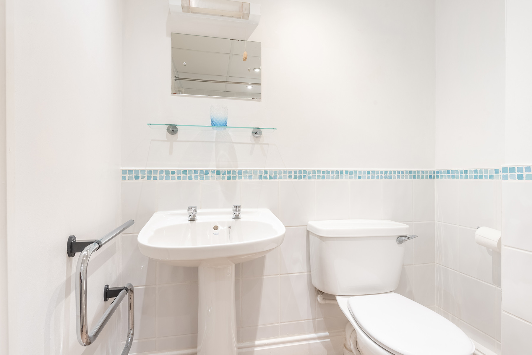 Ground floor bathroom.