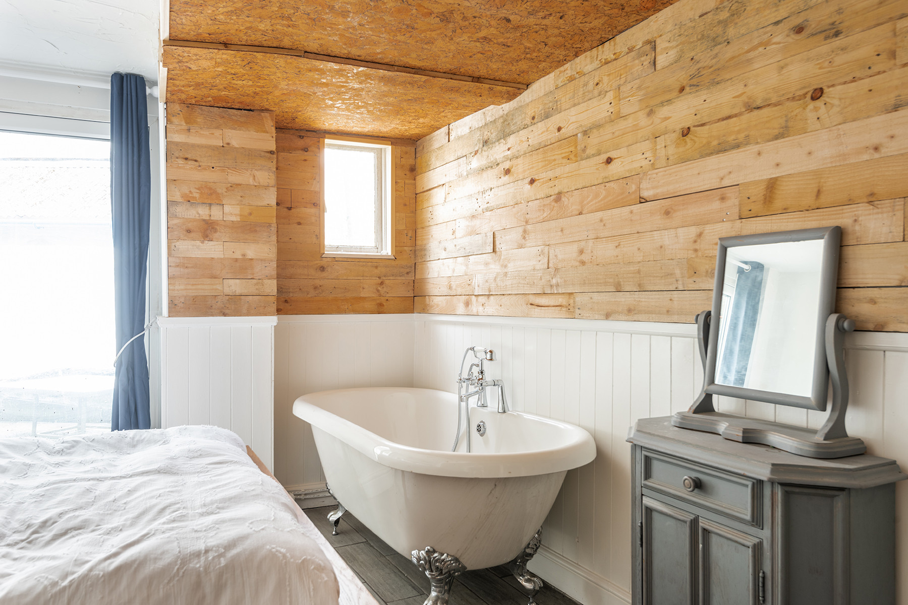 Freestanding bath in lower ground floor bedroom