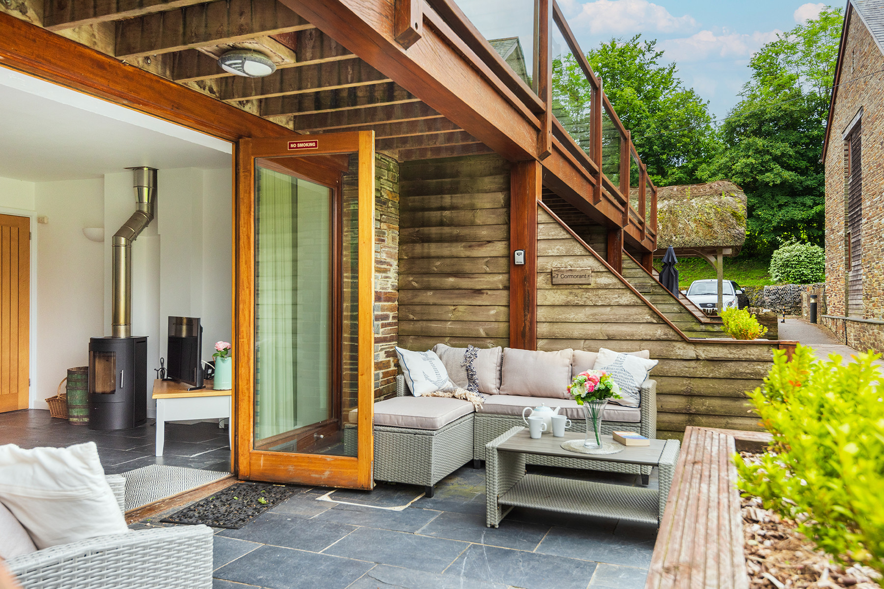 Spacious front patio with seating
