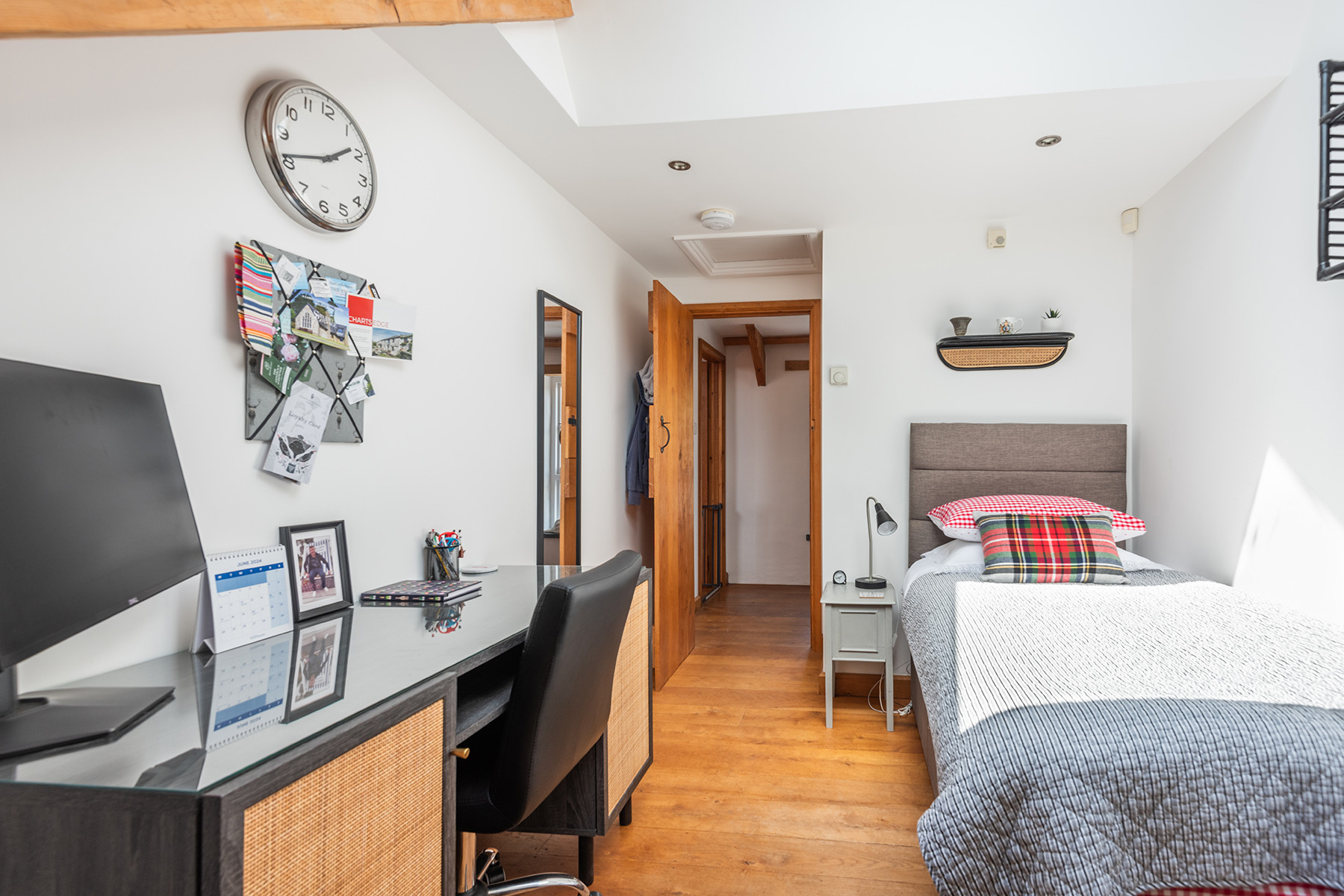 Bedroom 5 / study for remote working