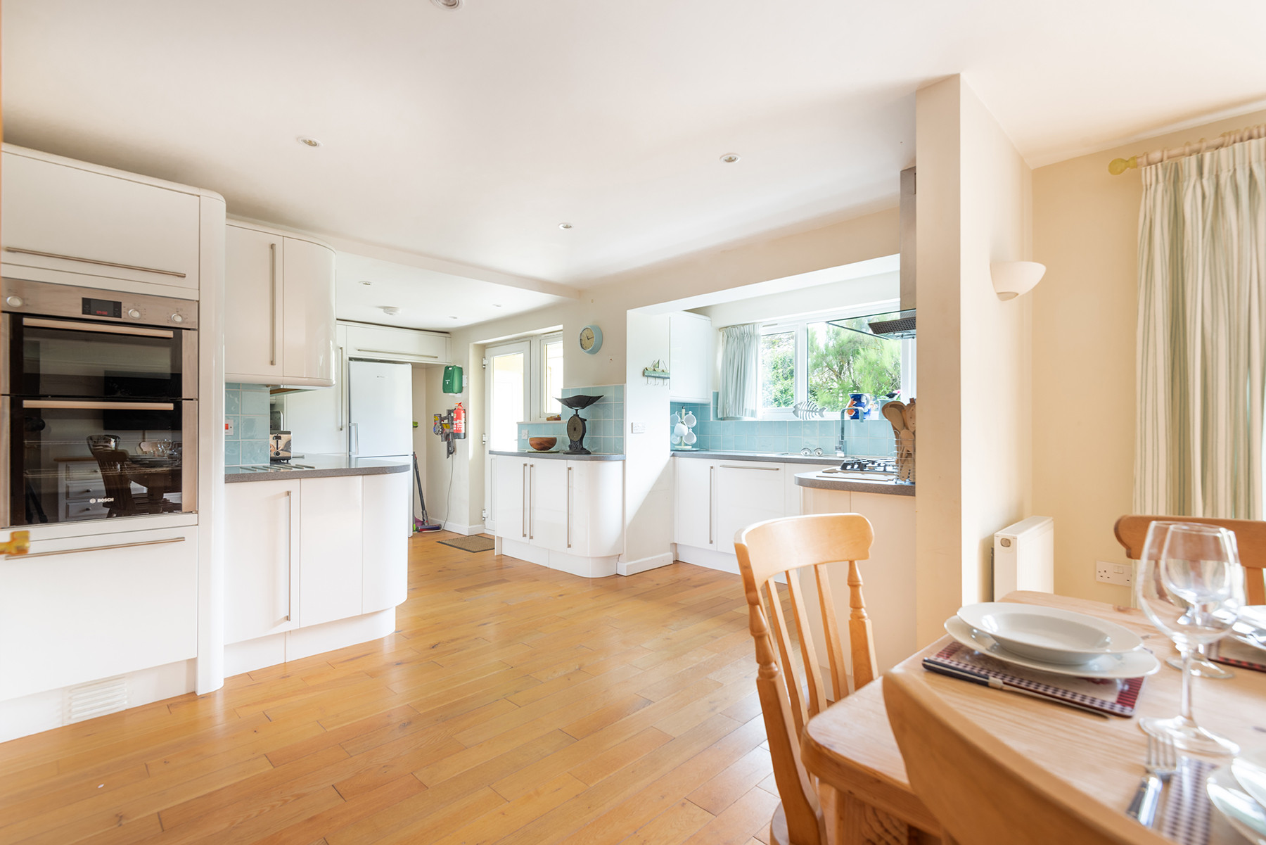 Another view of the kitchen diner.