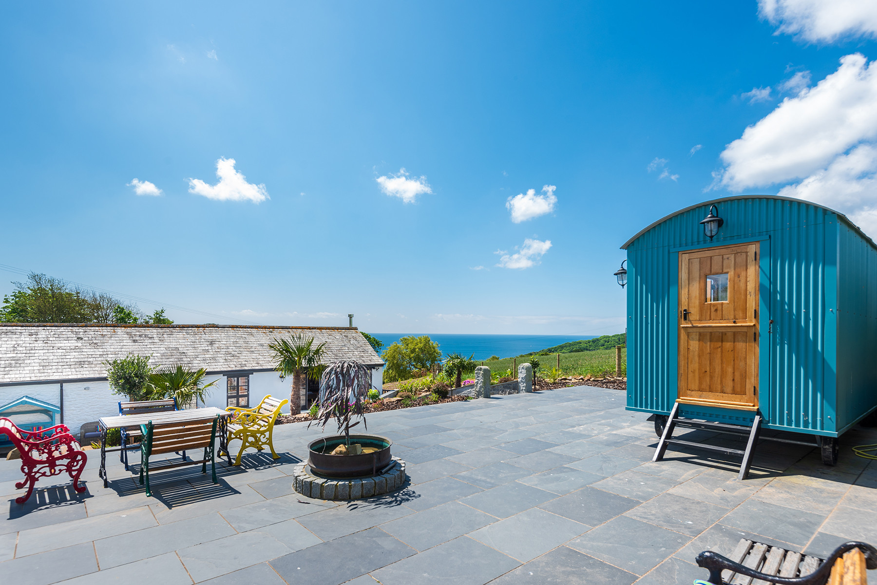 High quality shepherd hut, offering a lovely spot to read