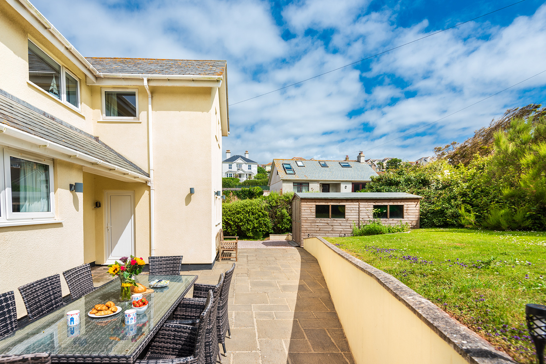 Perfect for dining alfresco. 