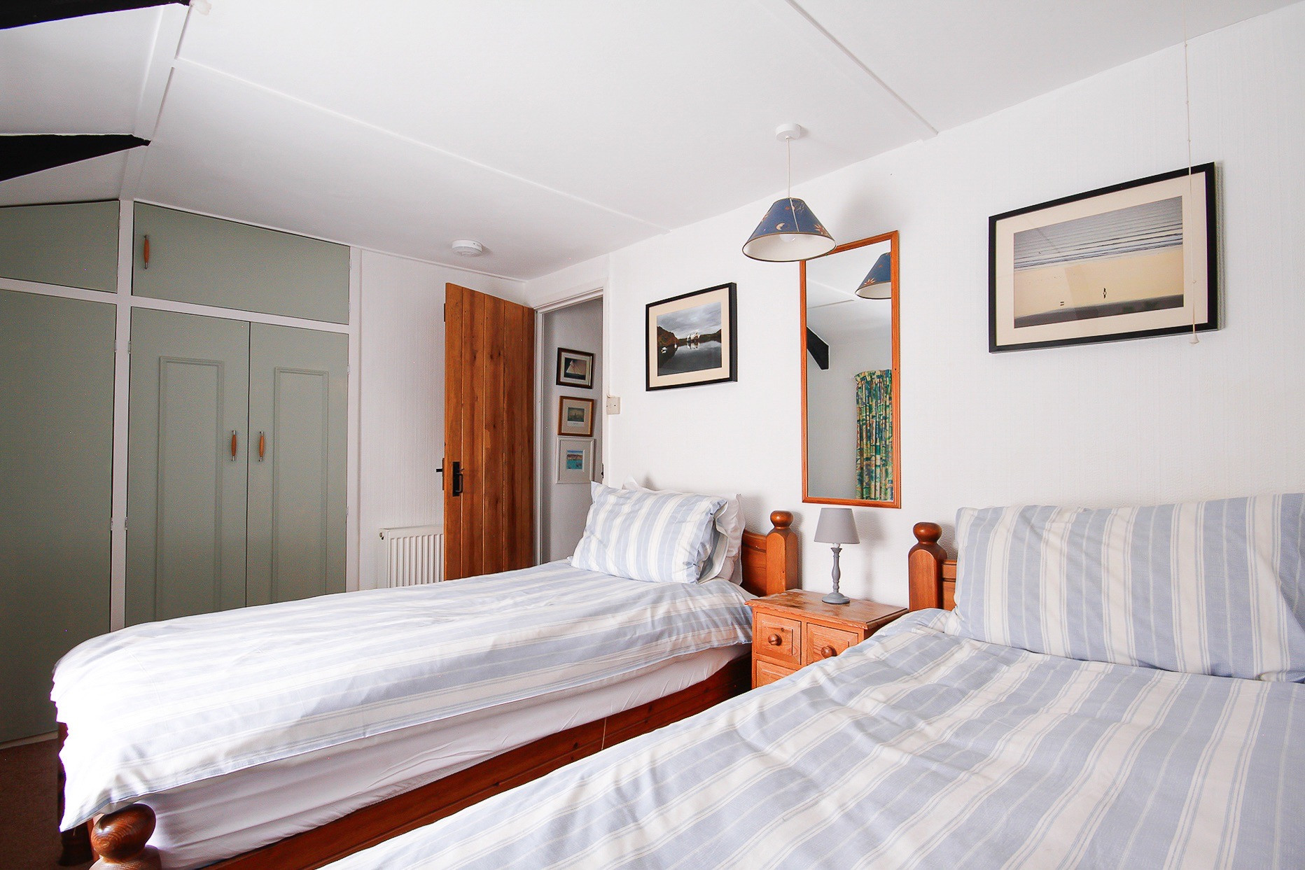 Twin bedroom continued