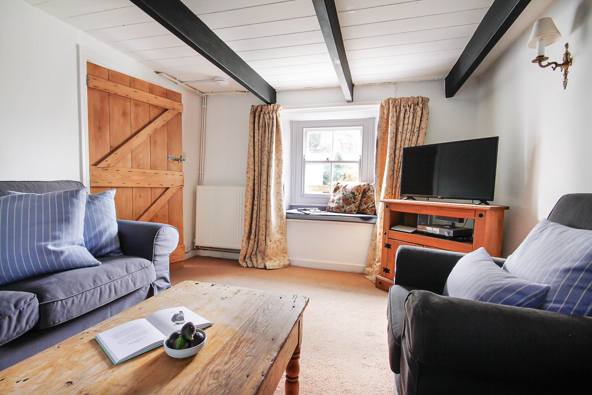 Sitting room continued