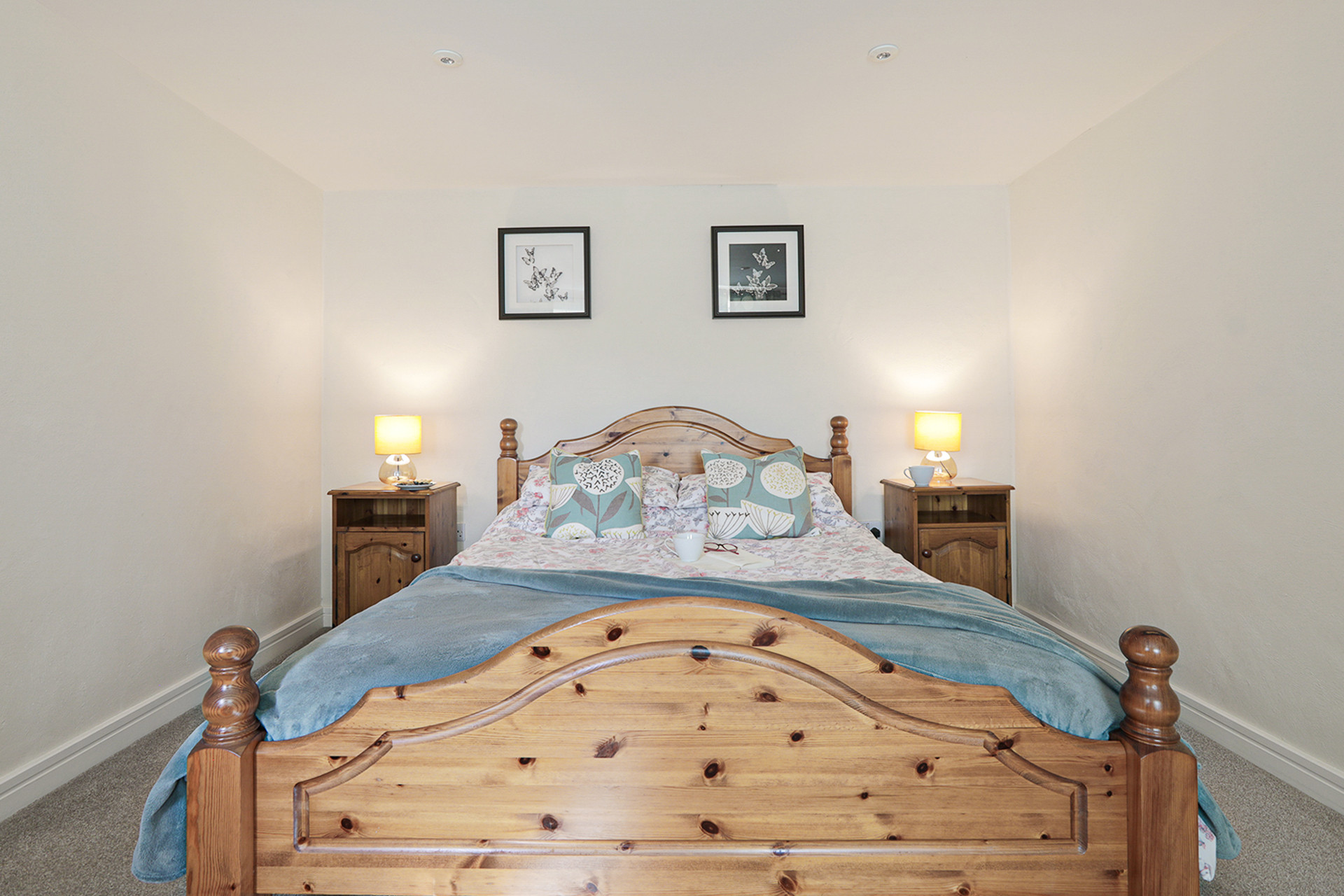 Main bedroom with 5ft King bed 