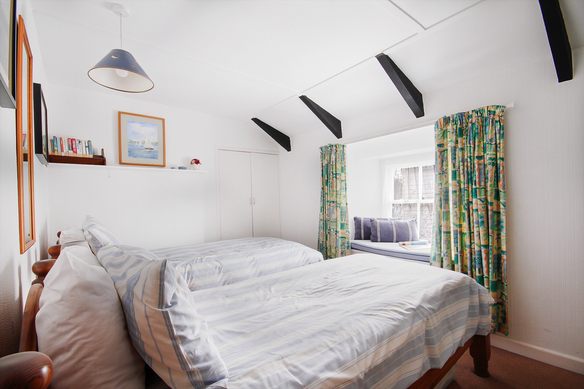 Twin bedroom