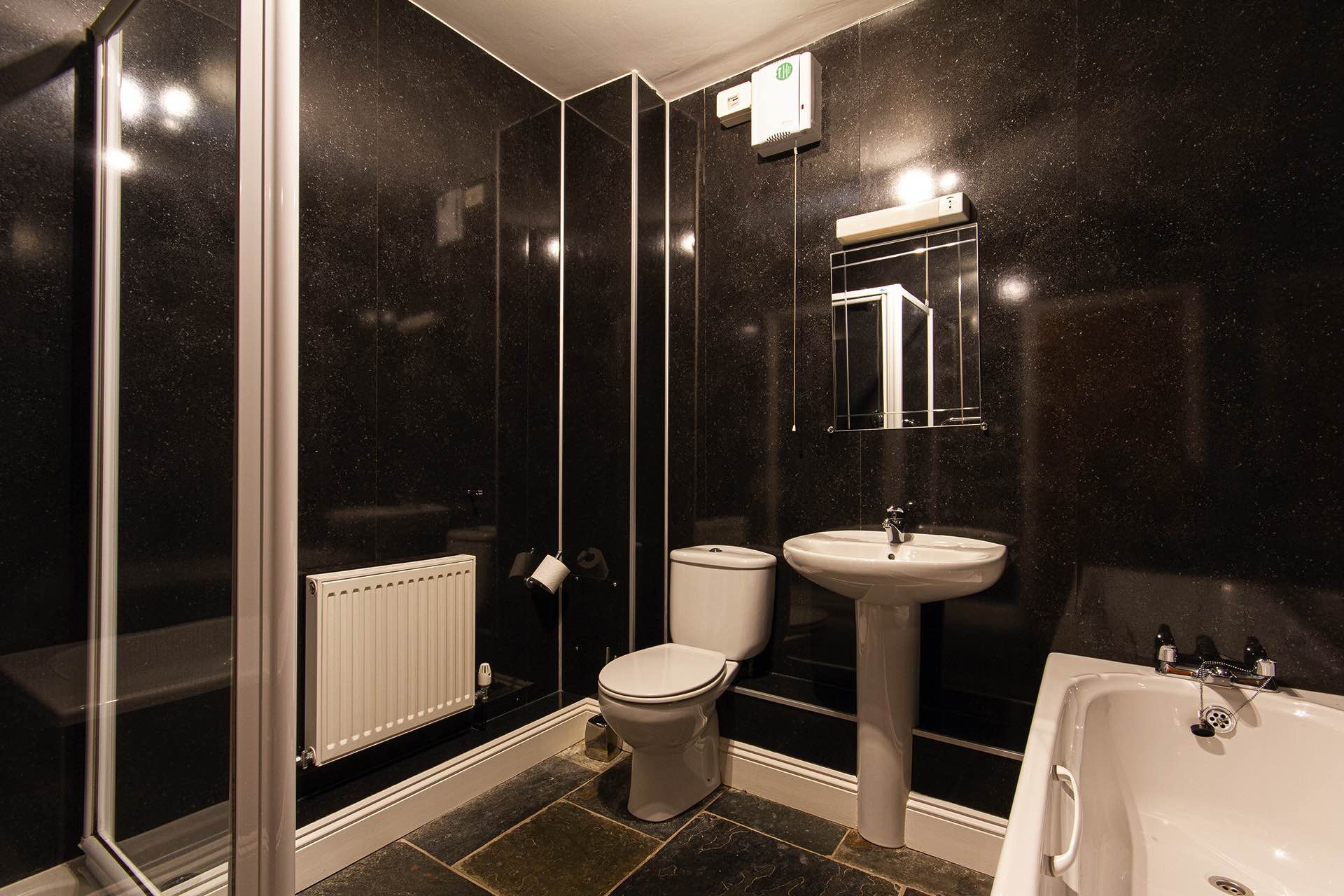 Ensuite to king size bedroom