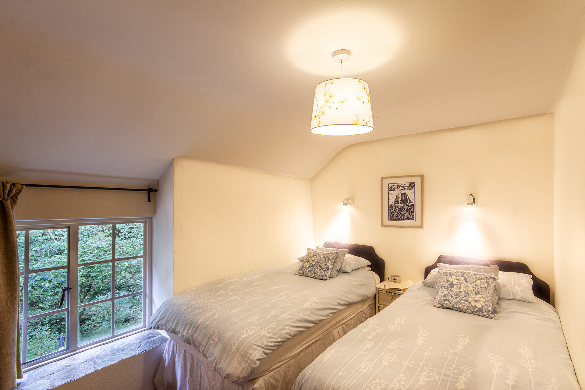 Twin bedroom