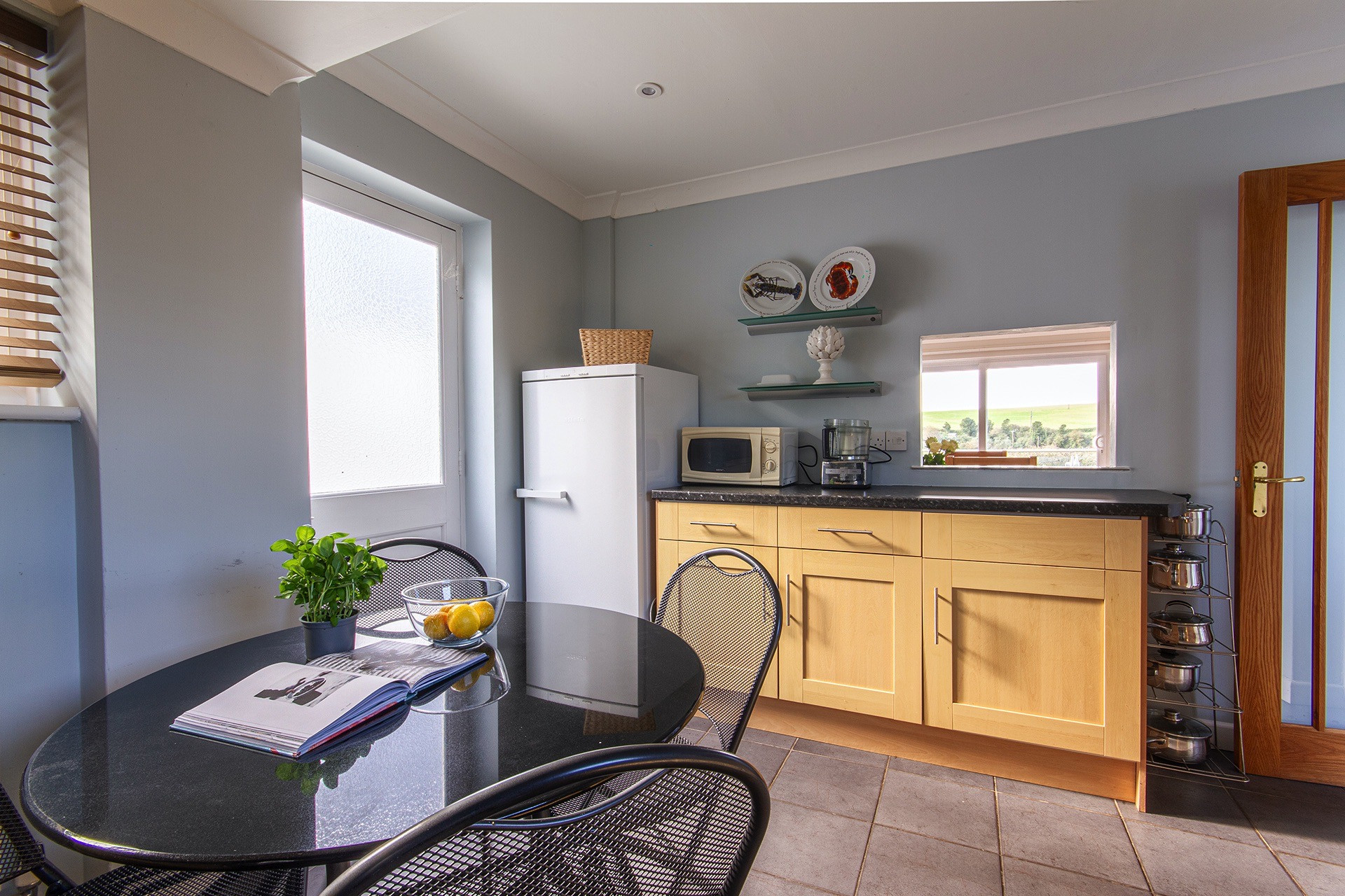 Kitchen with breakfast table