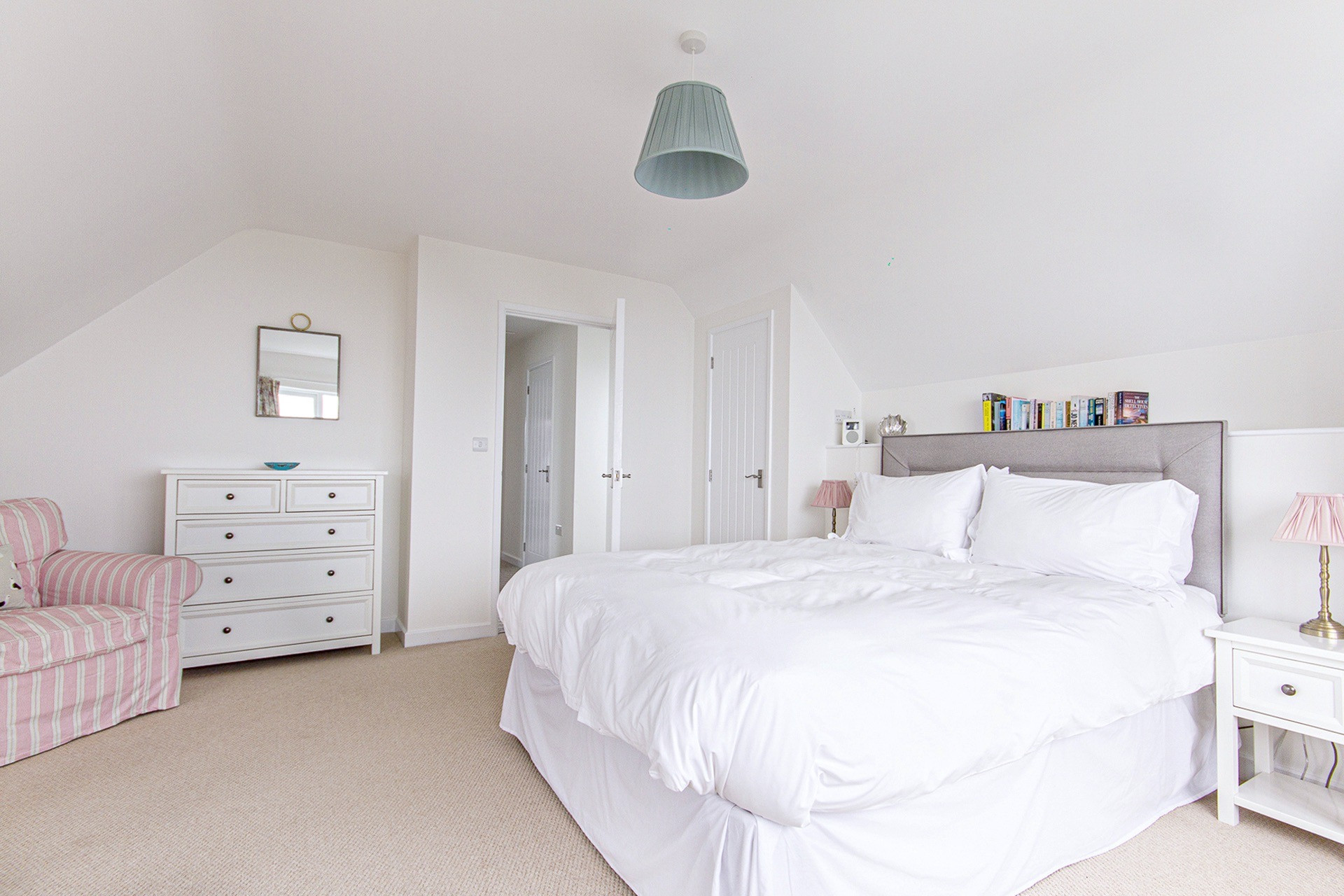 Spacious main bedroom