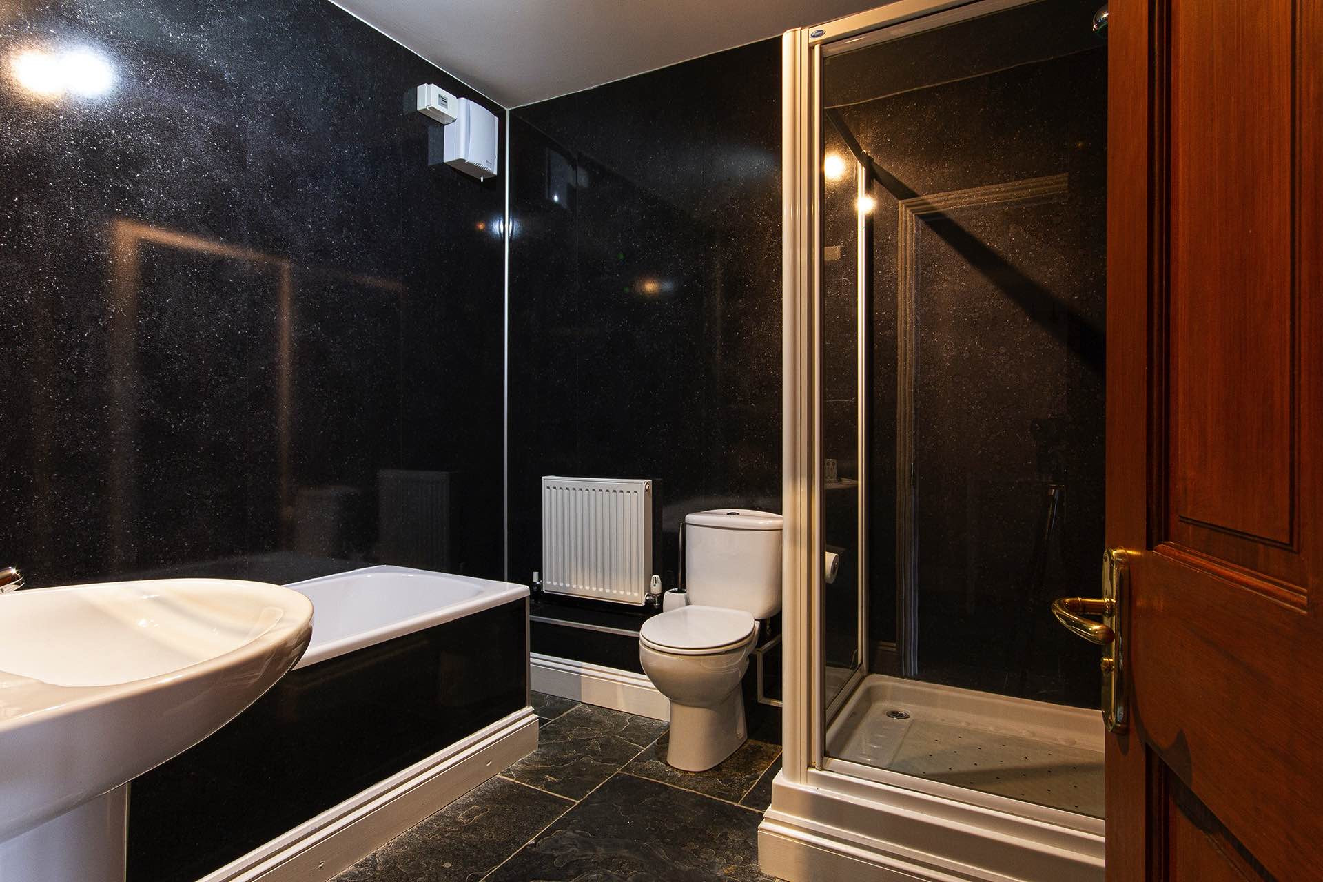 Family bathroom WC continued