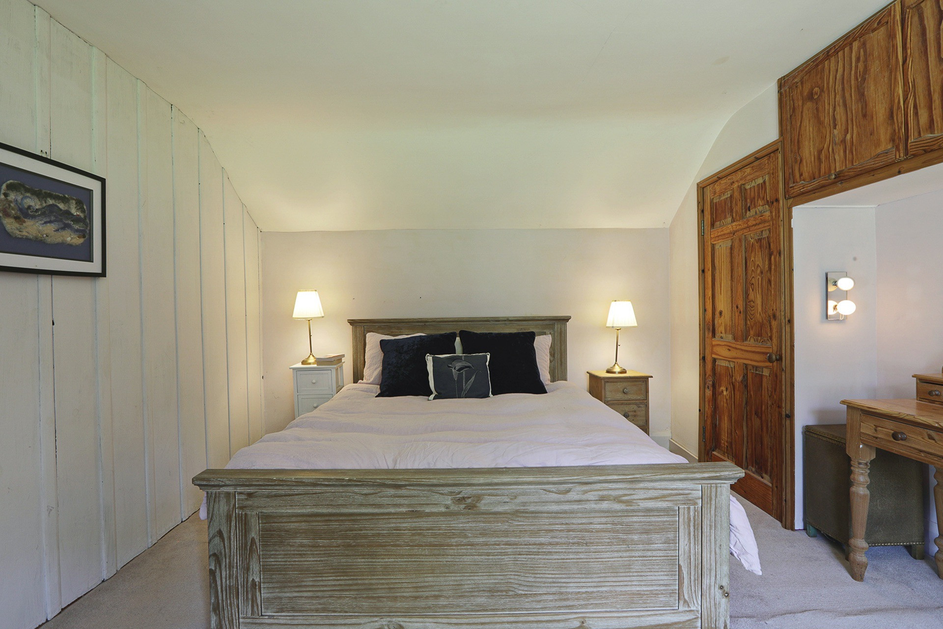 King size bedroom continued