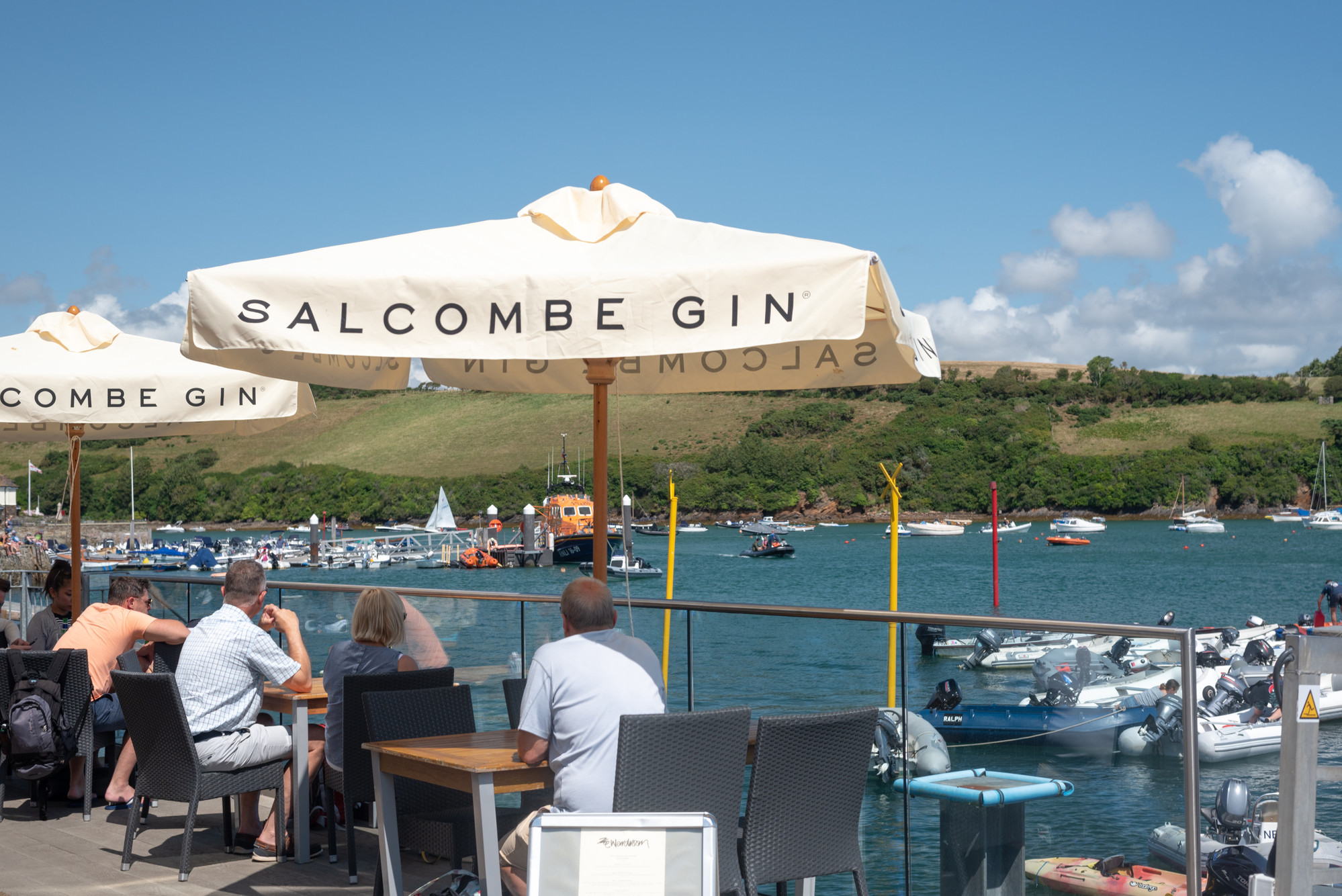Head down to cosmopolitan Salcombe, just a 15 minute drive away and explore its plentiful restaurants, pubs and shops! 