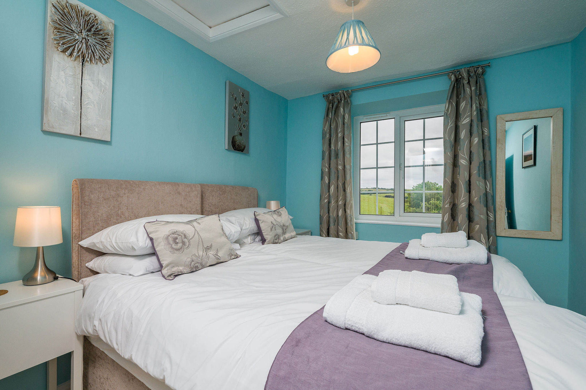 Bedroom 5 - twin bedroom