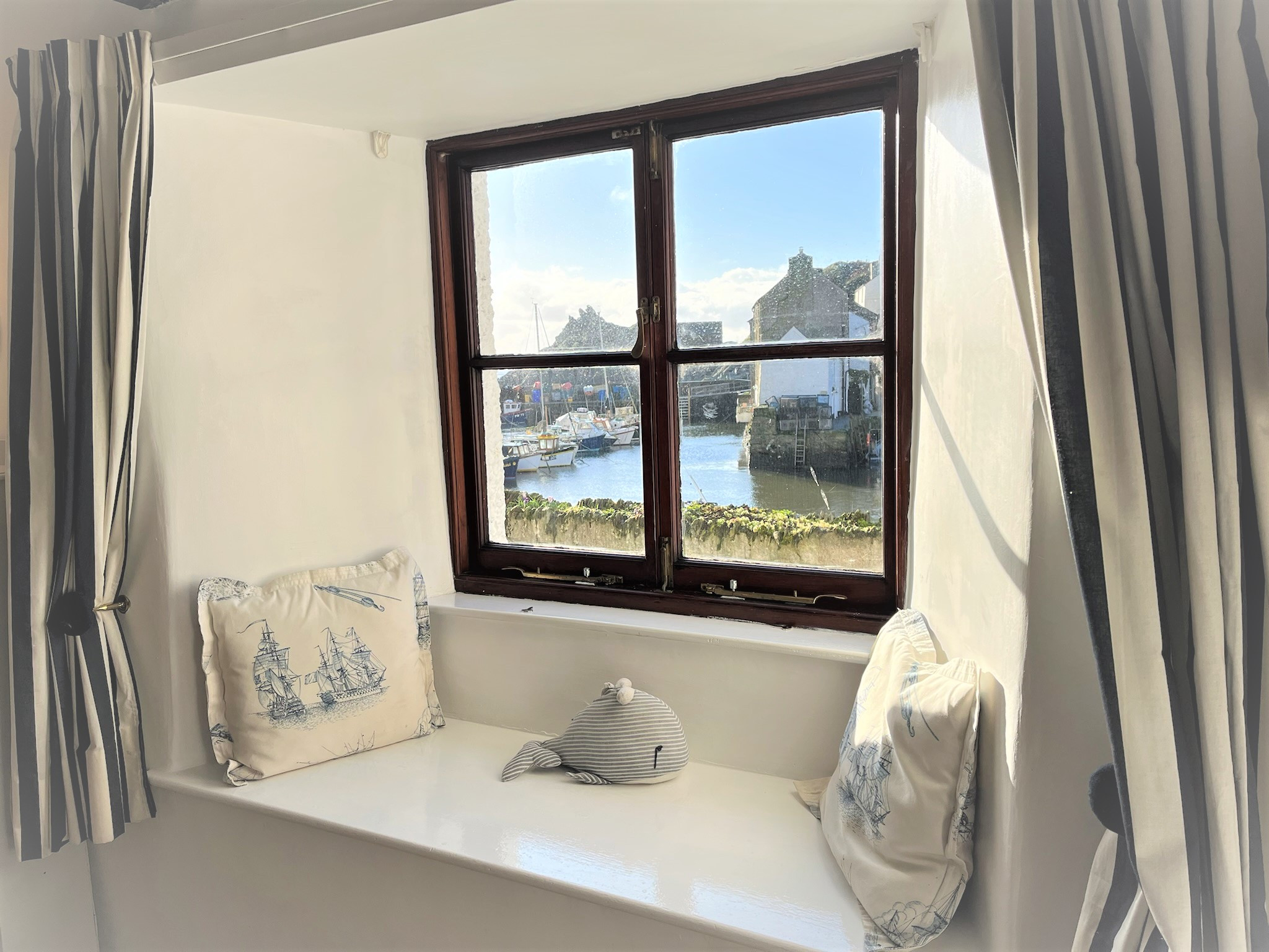 Kitchen window seat