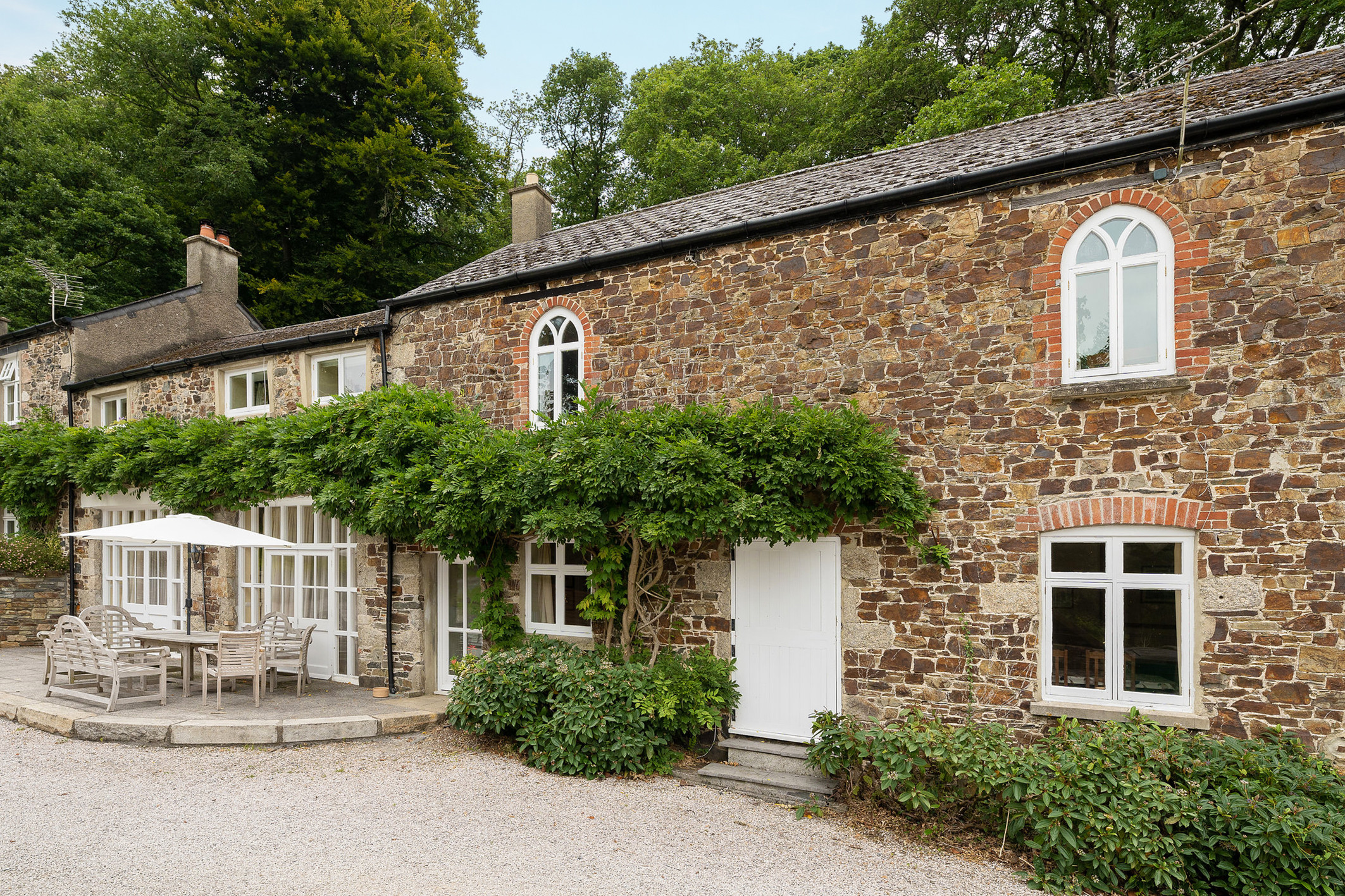 The pretty carriage House 