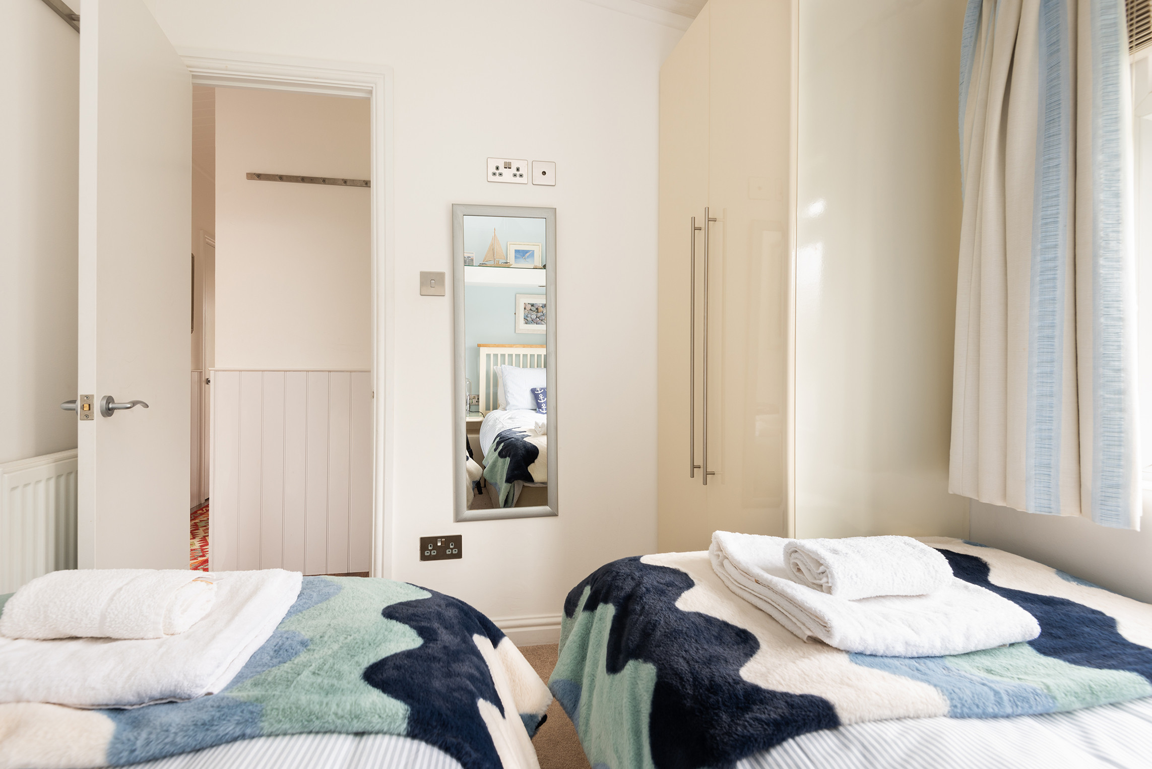 Another view of the Twin room.