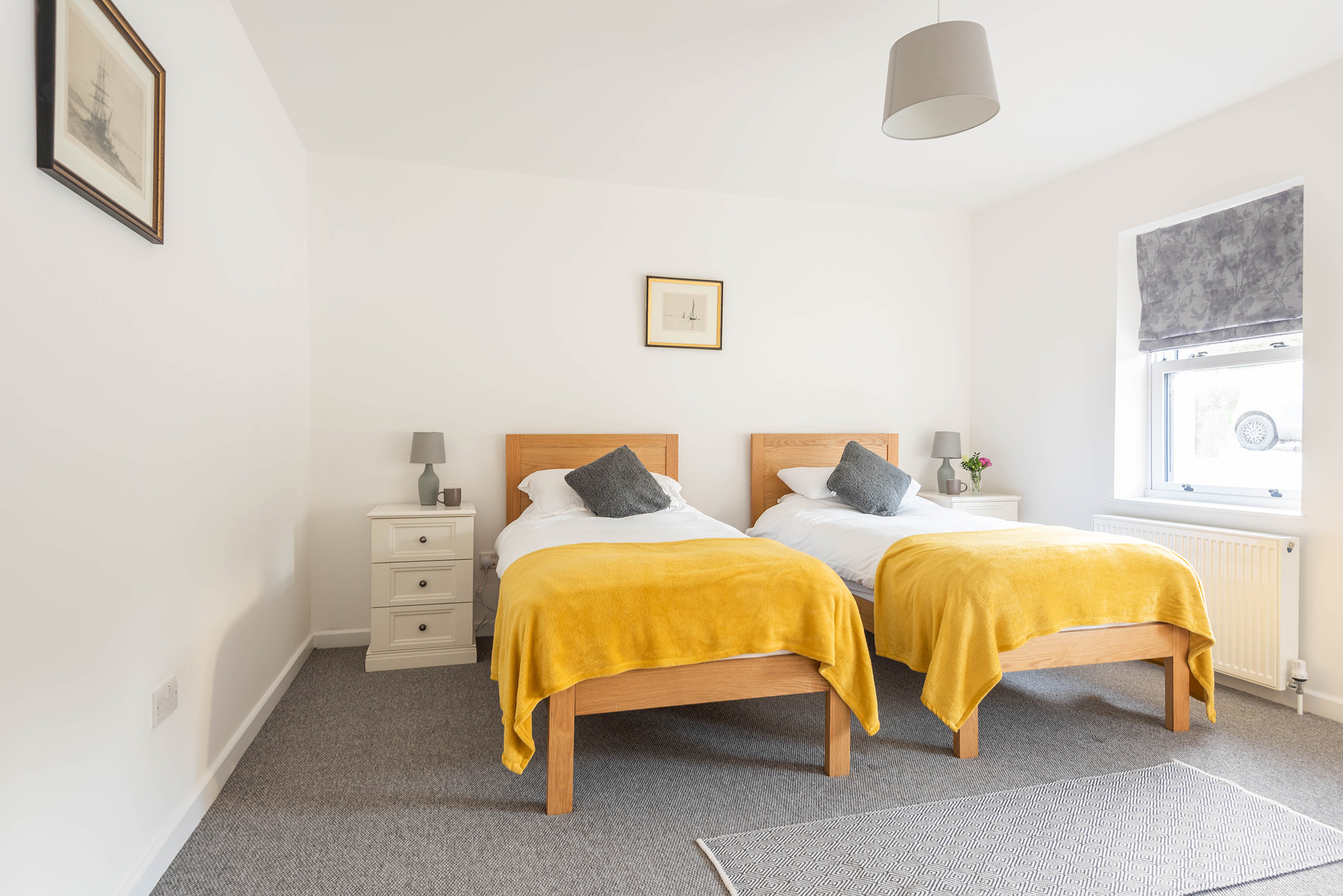 Bedroom 3 with twin beds