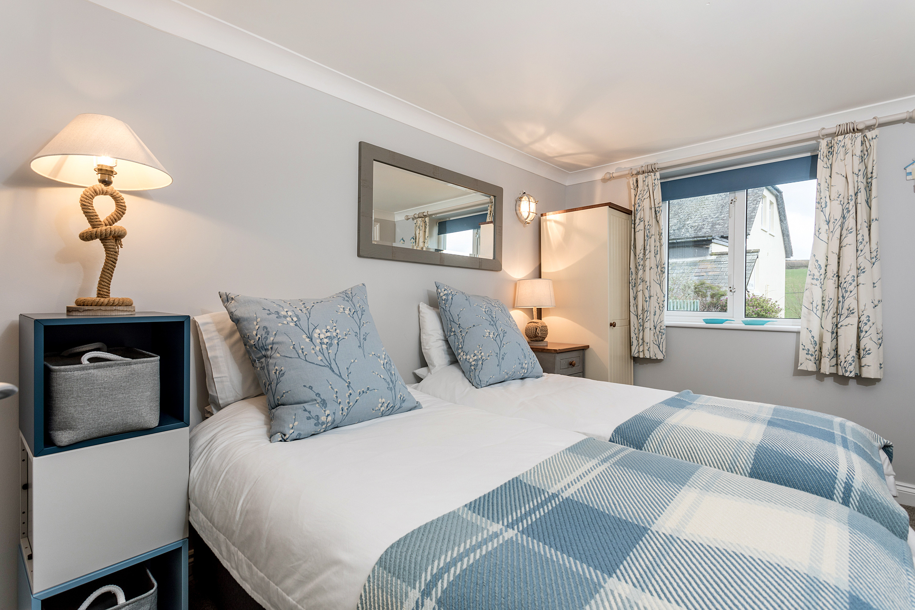 Bedroom 2 with twin beds.