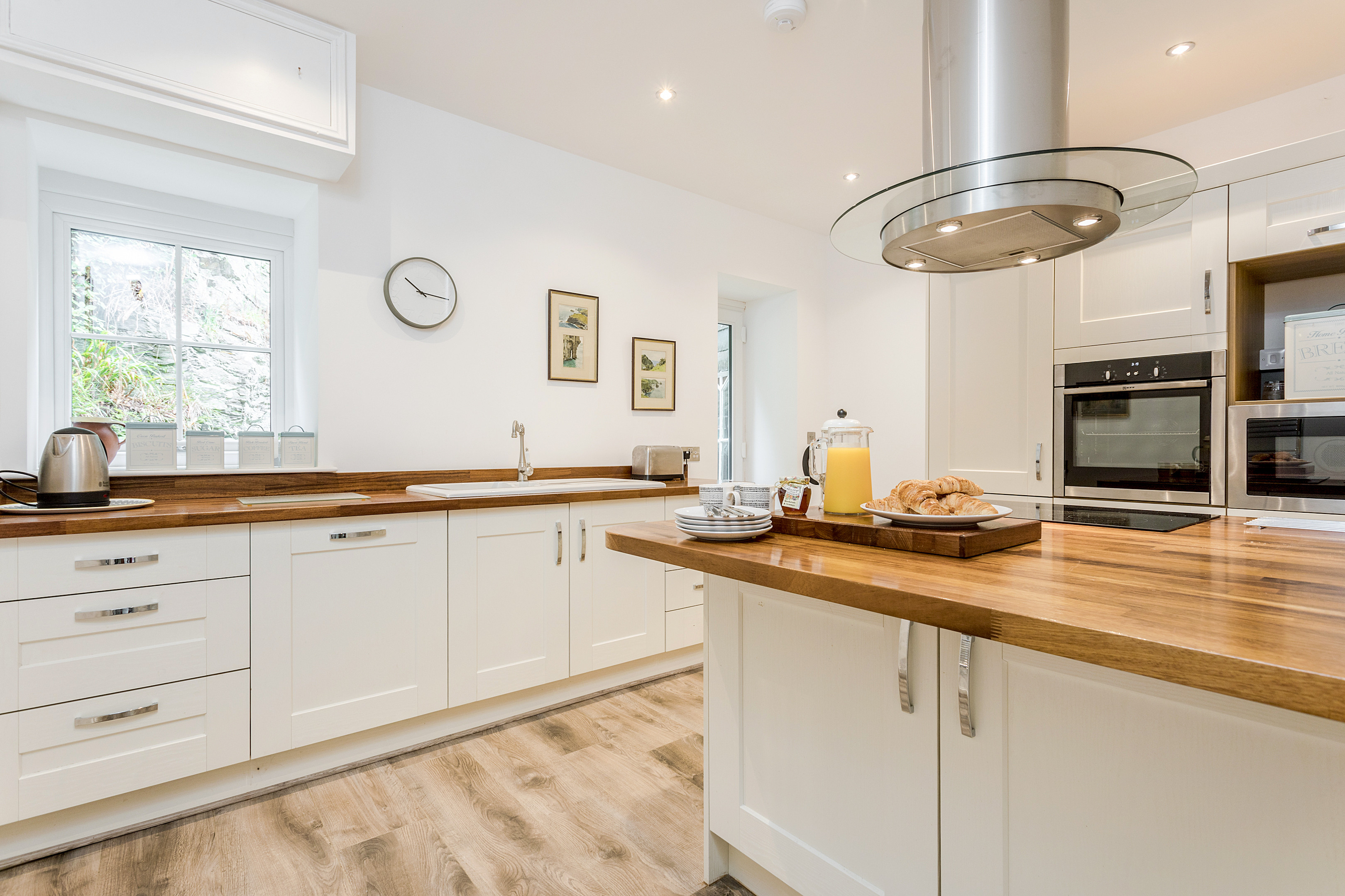 Well equipped kitchen