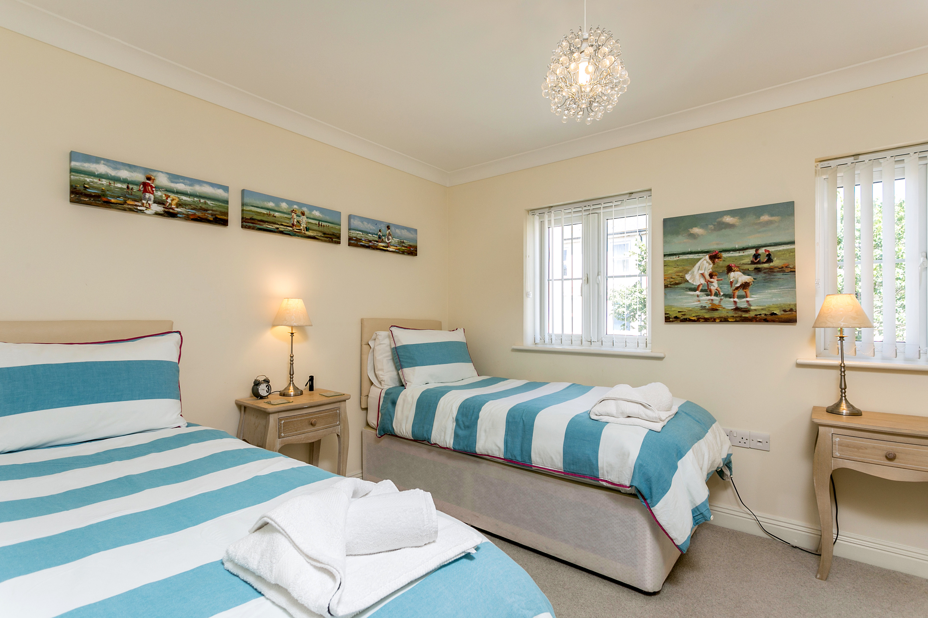 Bedroom 2 with twin beds