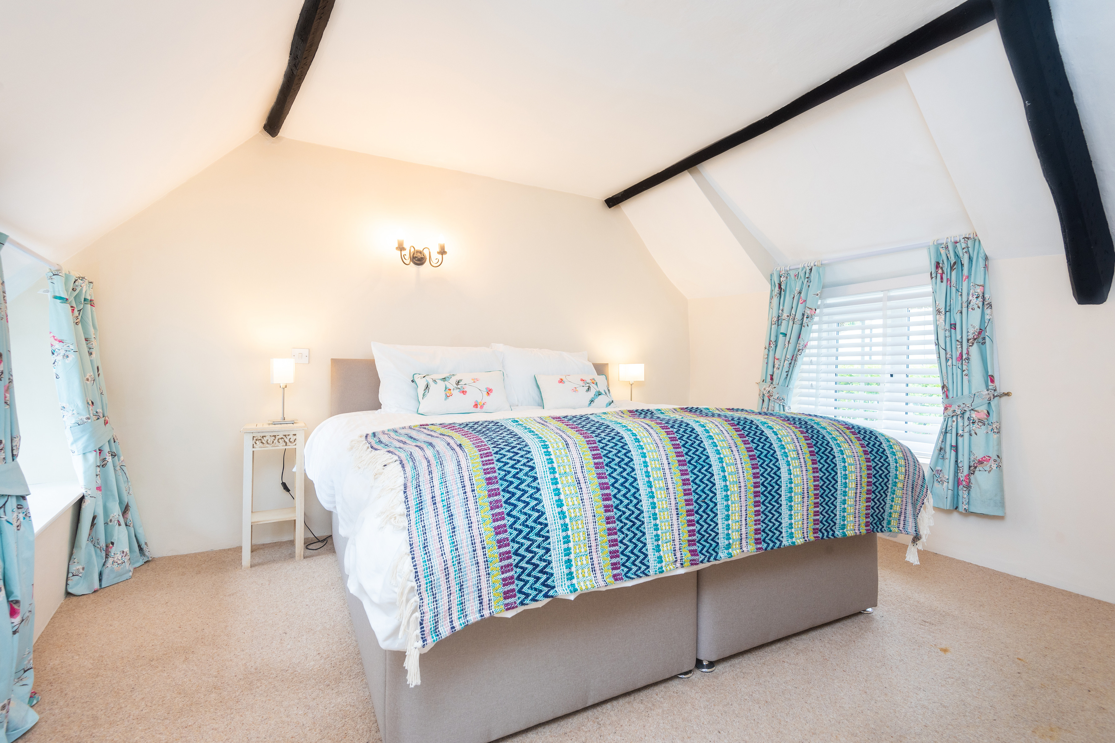 Bedroom 3 King size bed that can be made as a twin