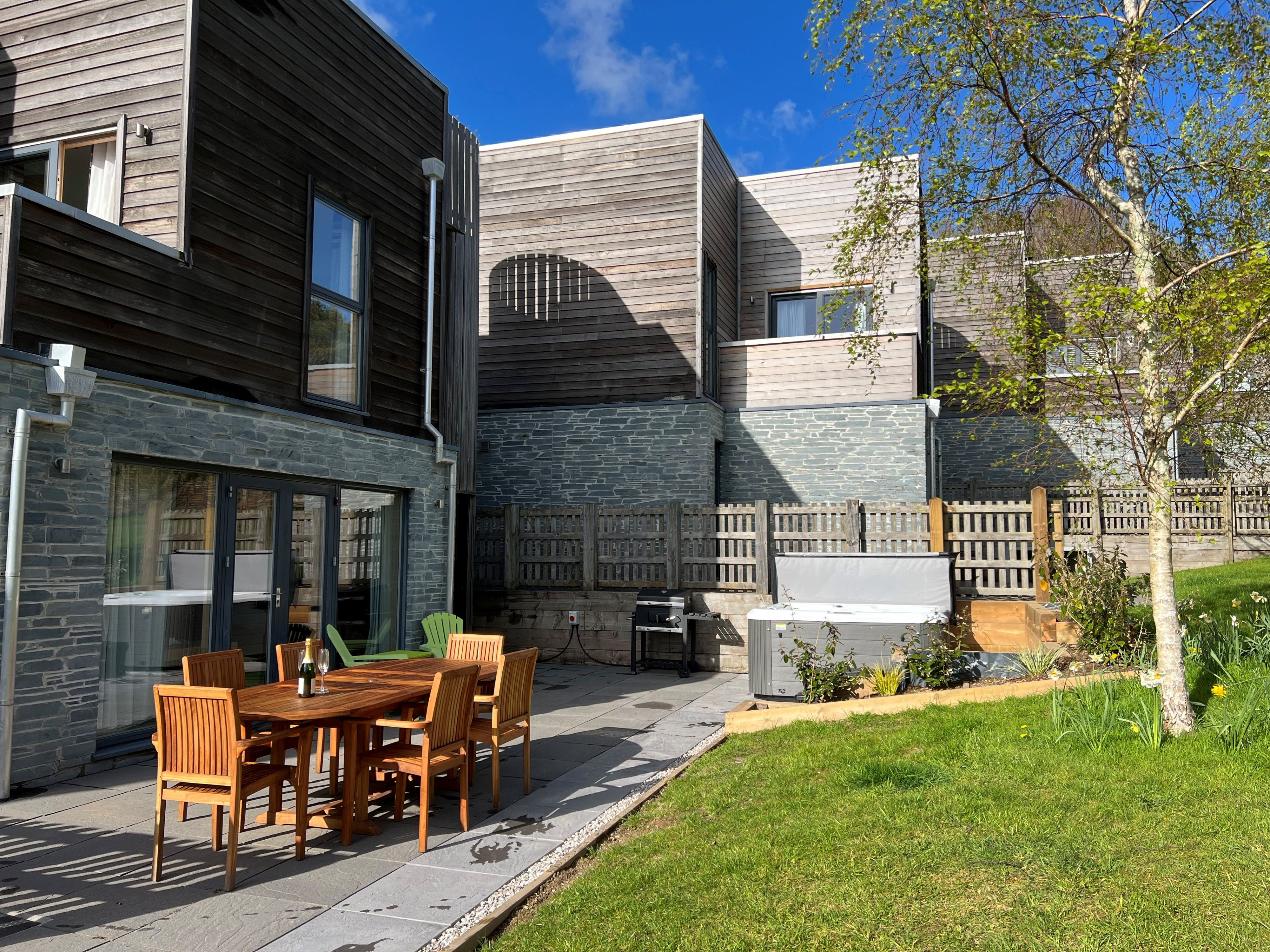 Patio & hot tub