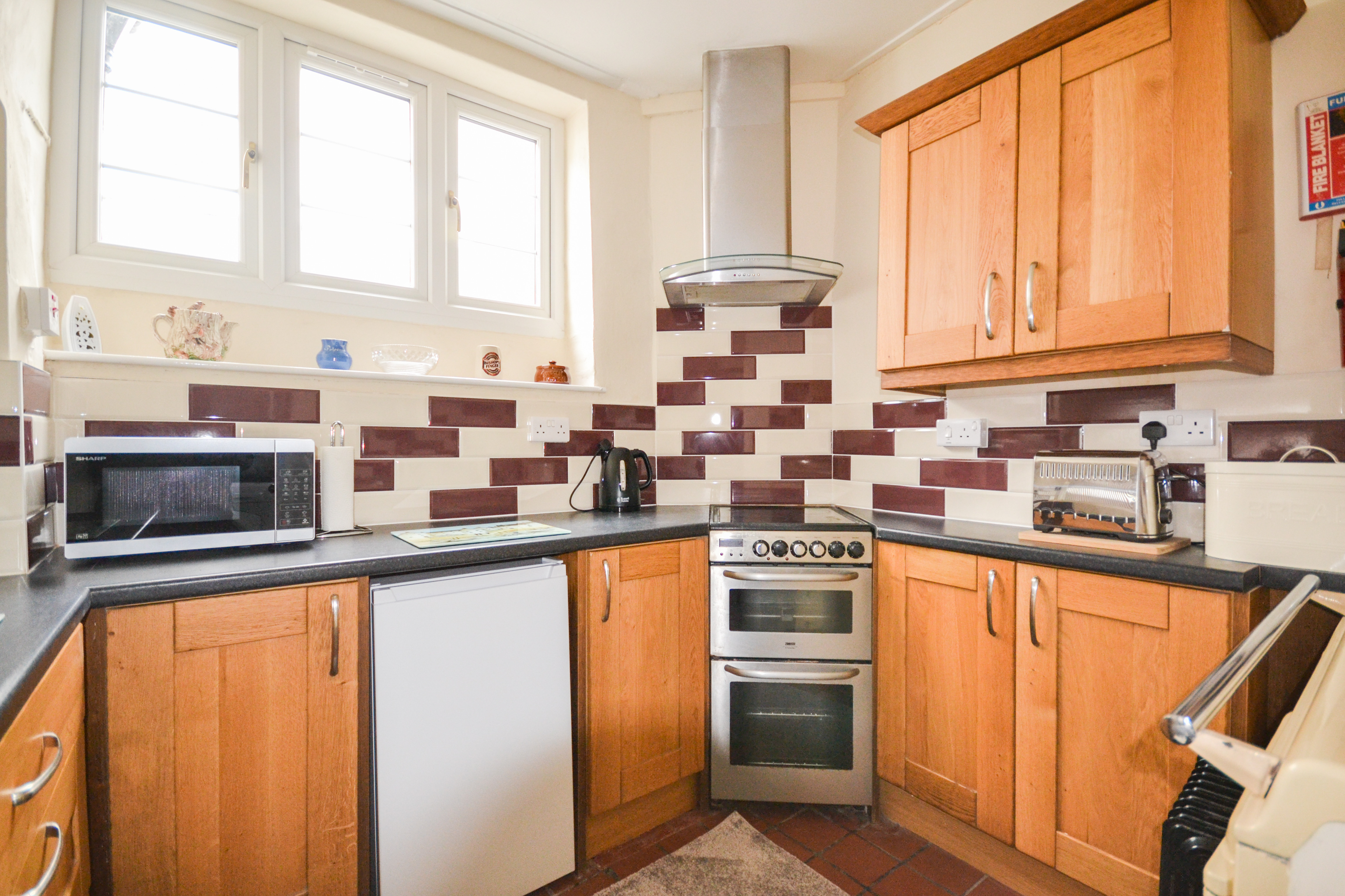 The very well equipped kitchen