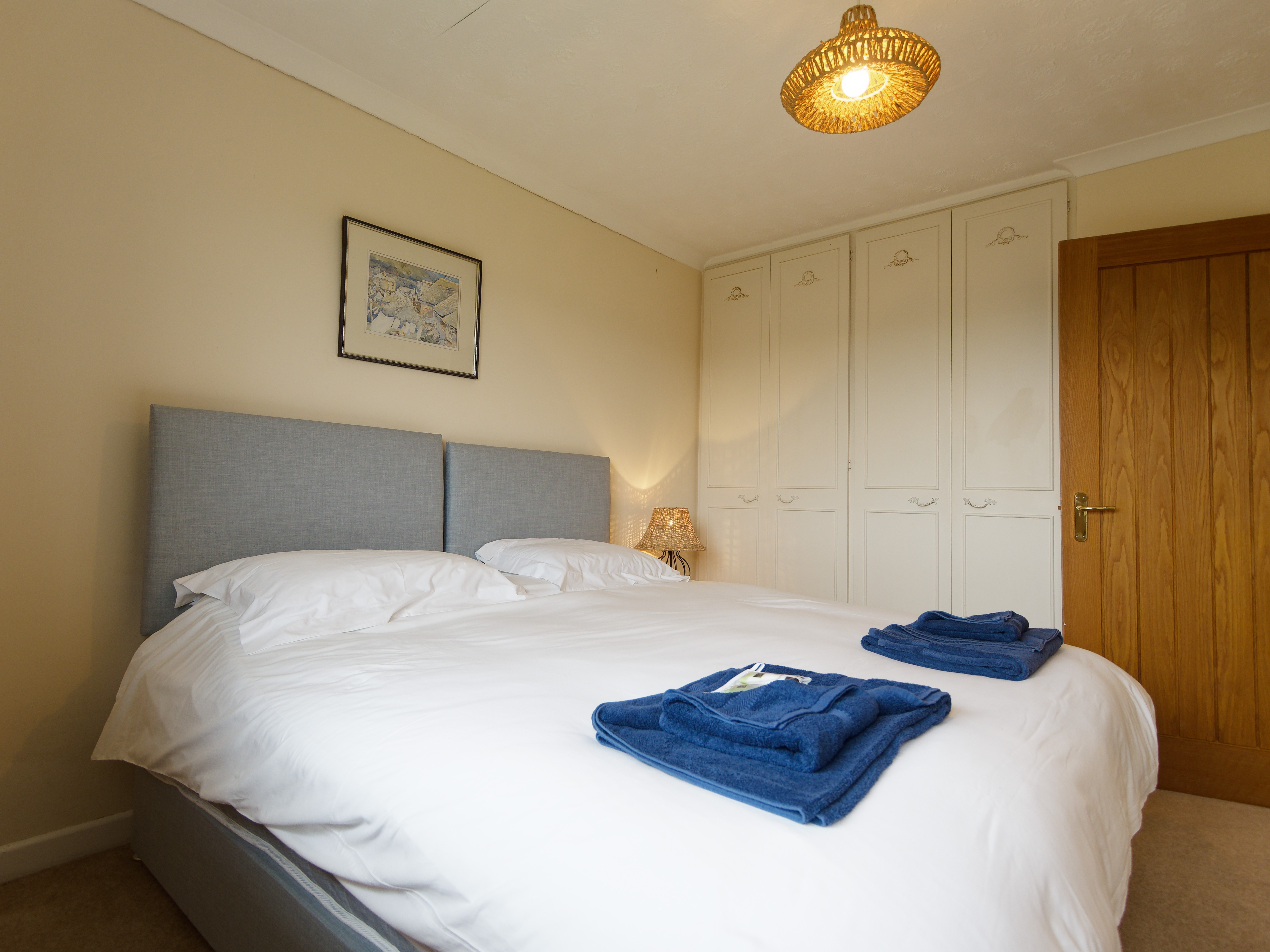 Bedroom with 5ft zip and link bed