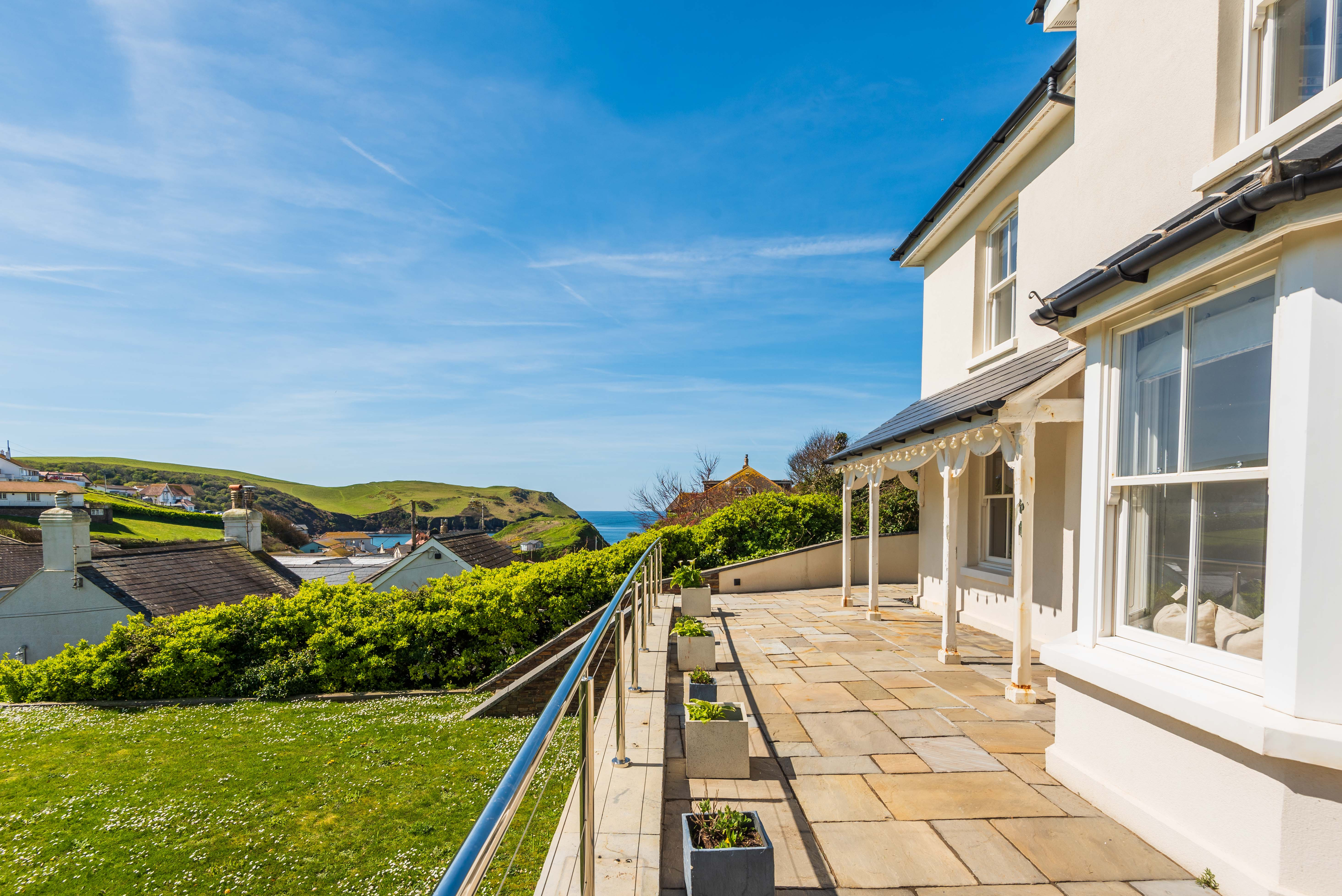 Lovely front terrace 