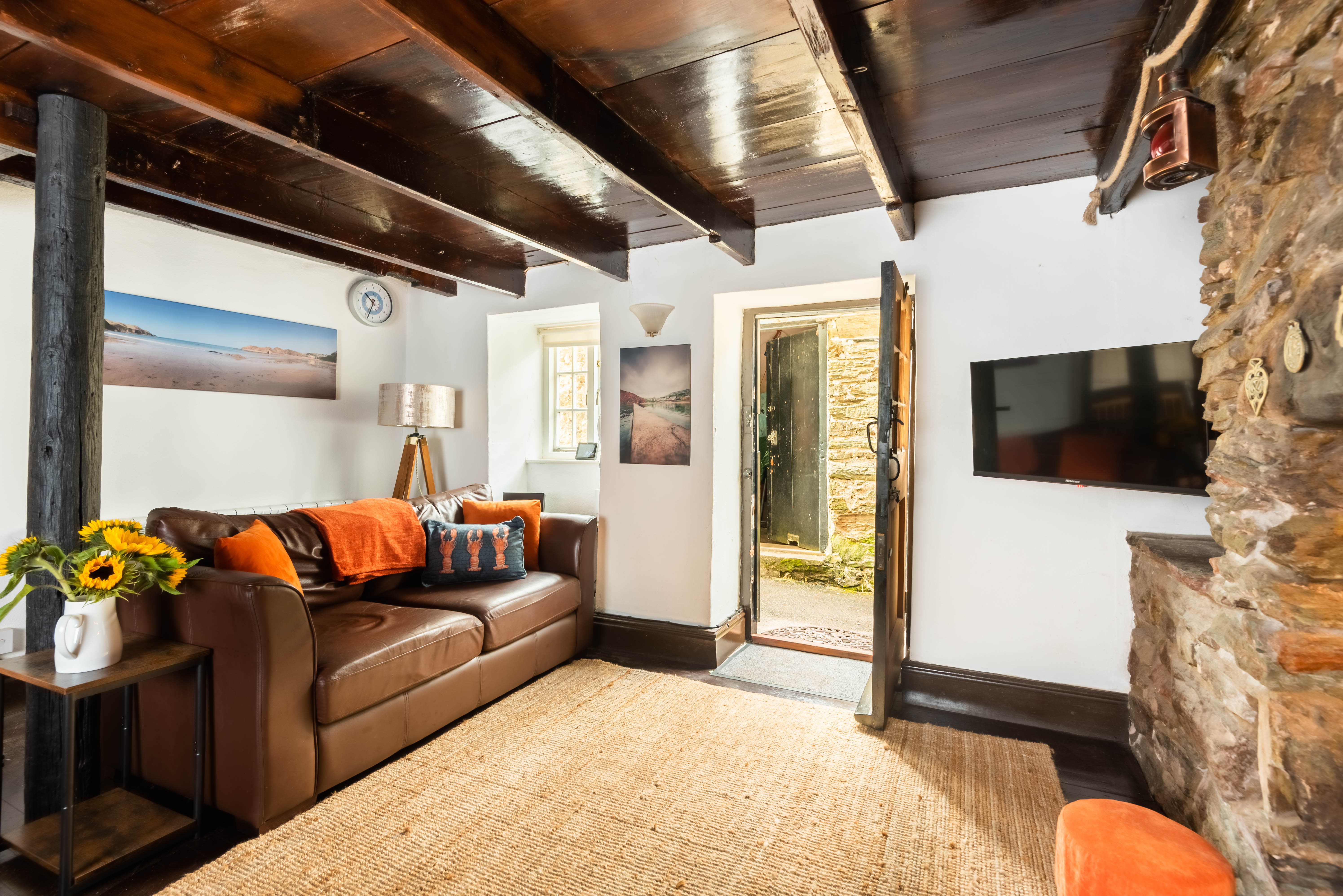 Another view of the lounge.