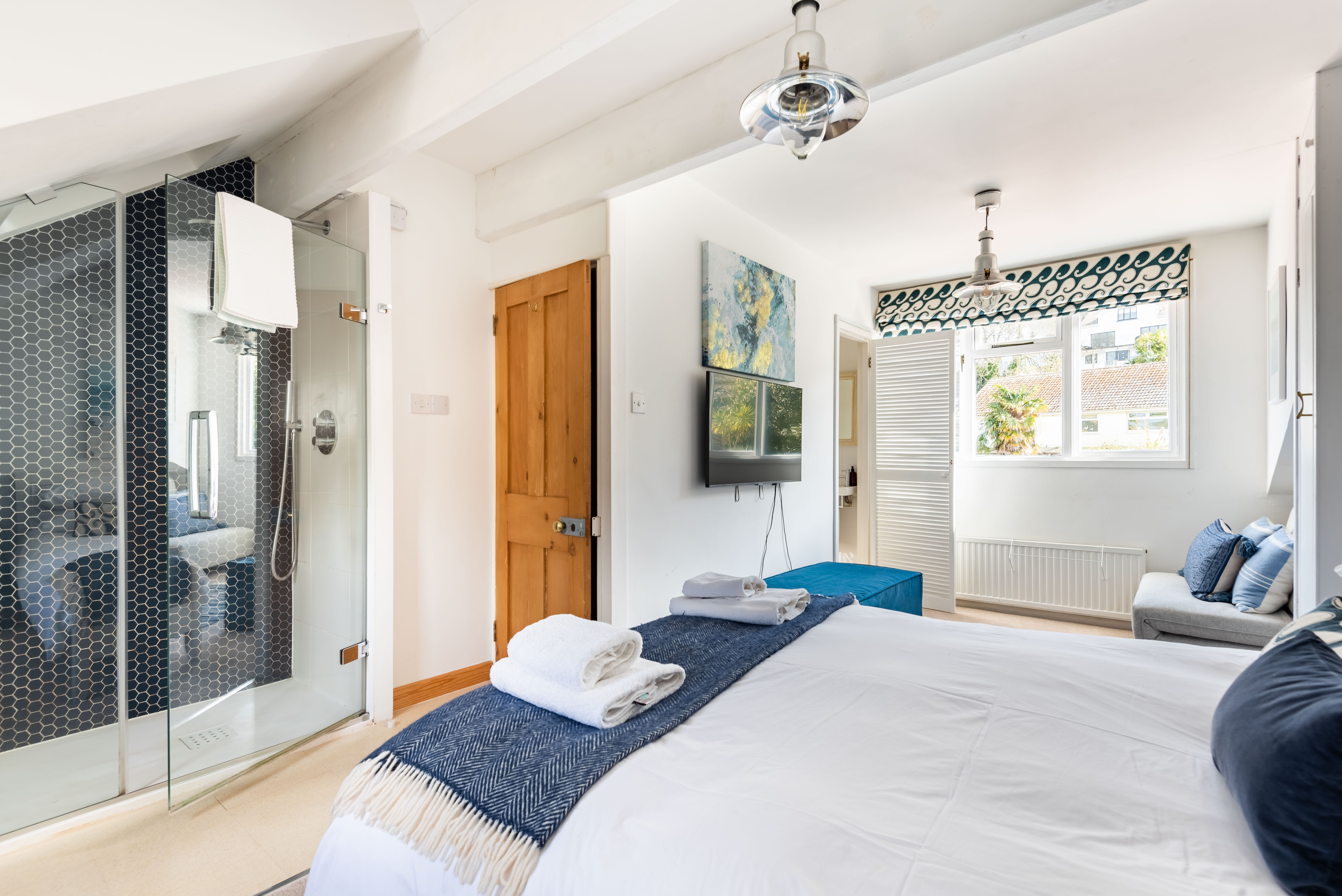 Bedroom 3 with shower 