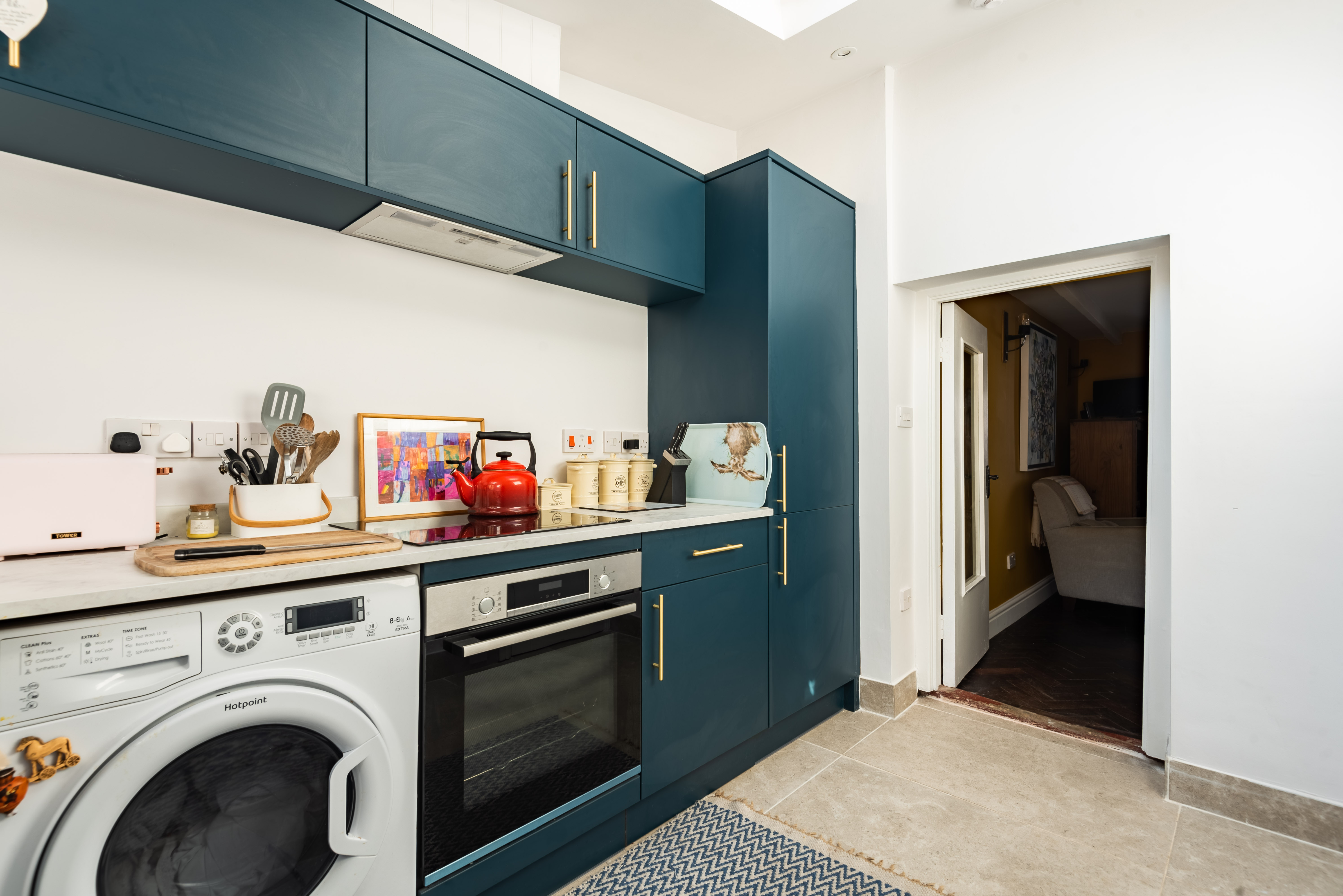 The well equipped kitchen