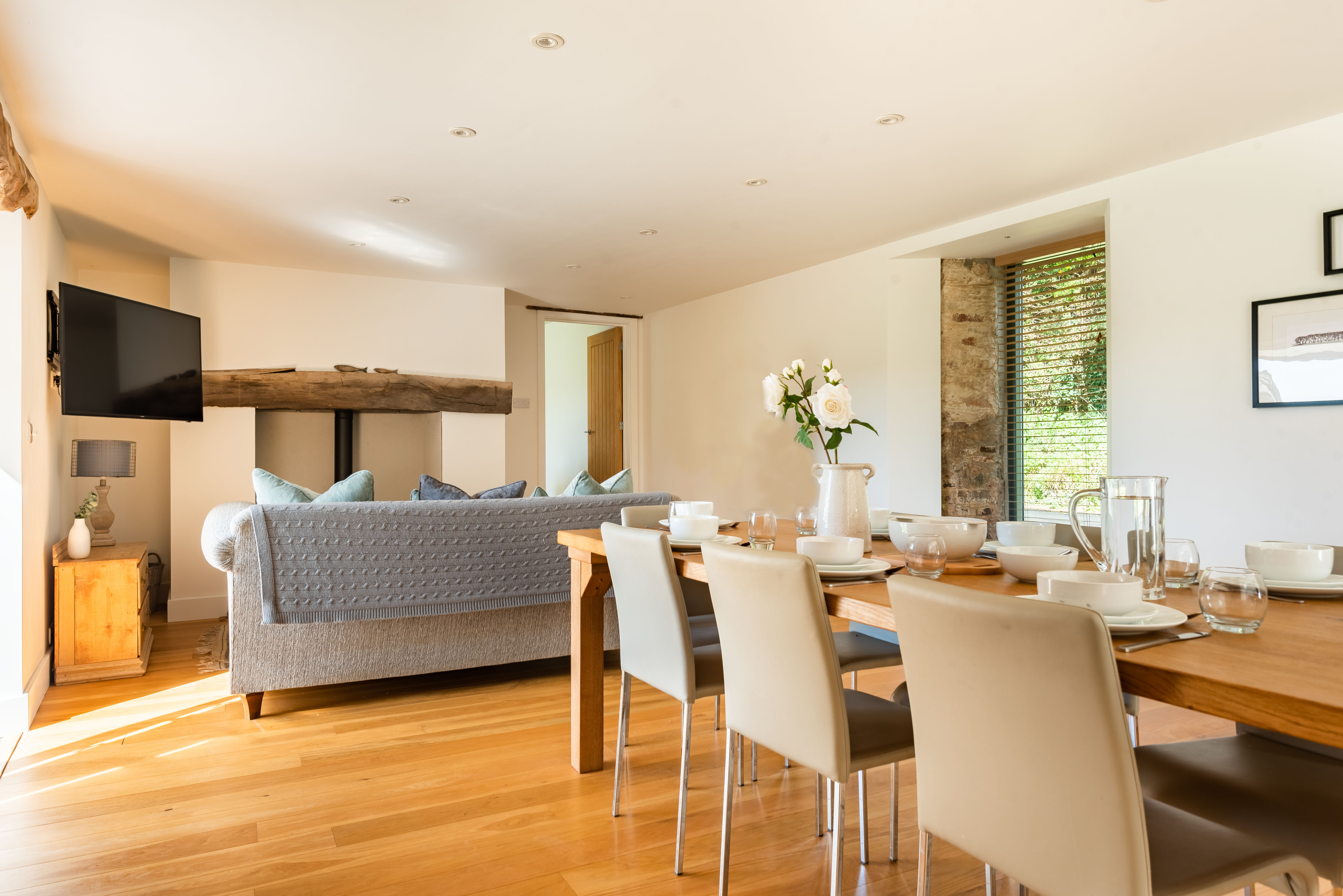 Large dining/sitting room