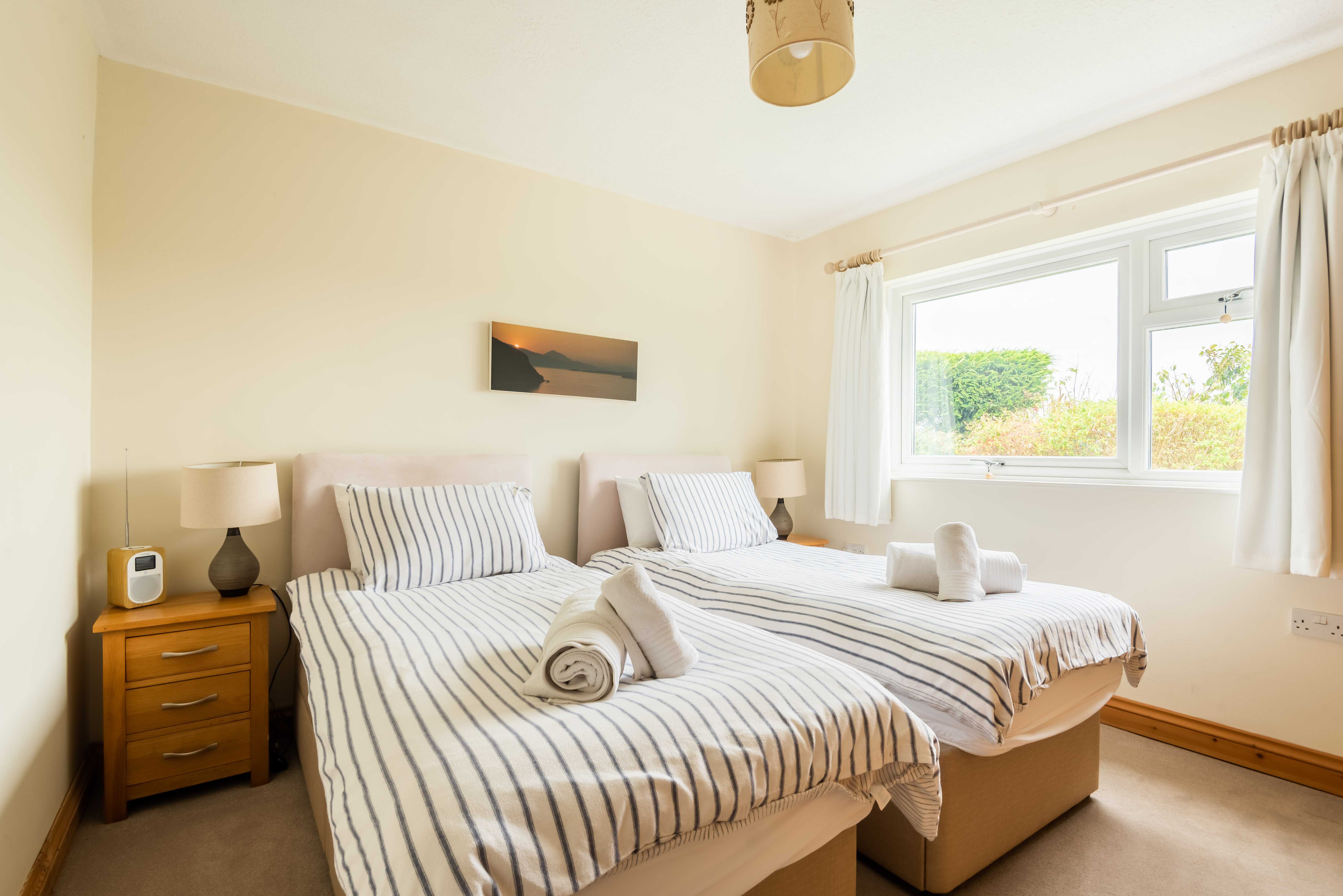 Bedroom 2: Twin beds or super king room