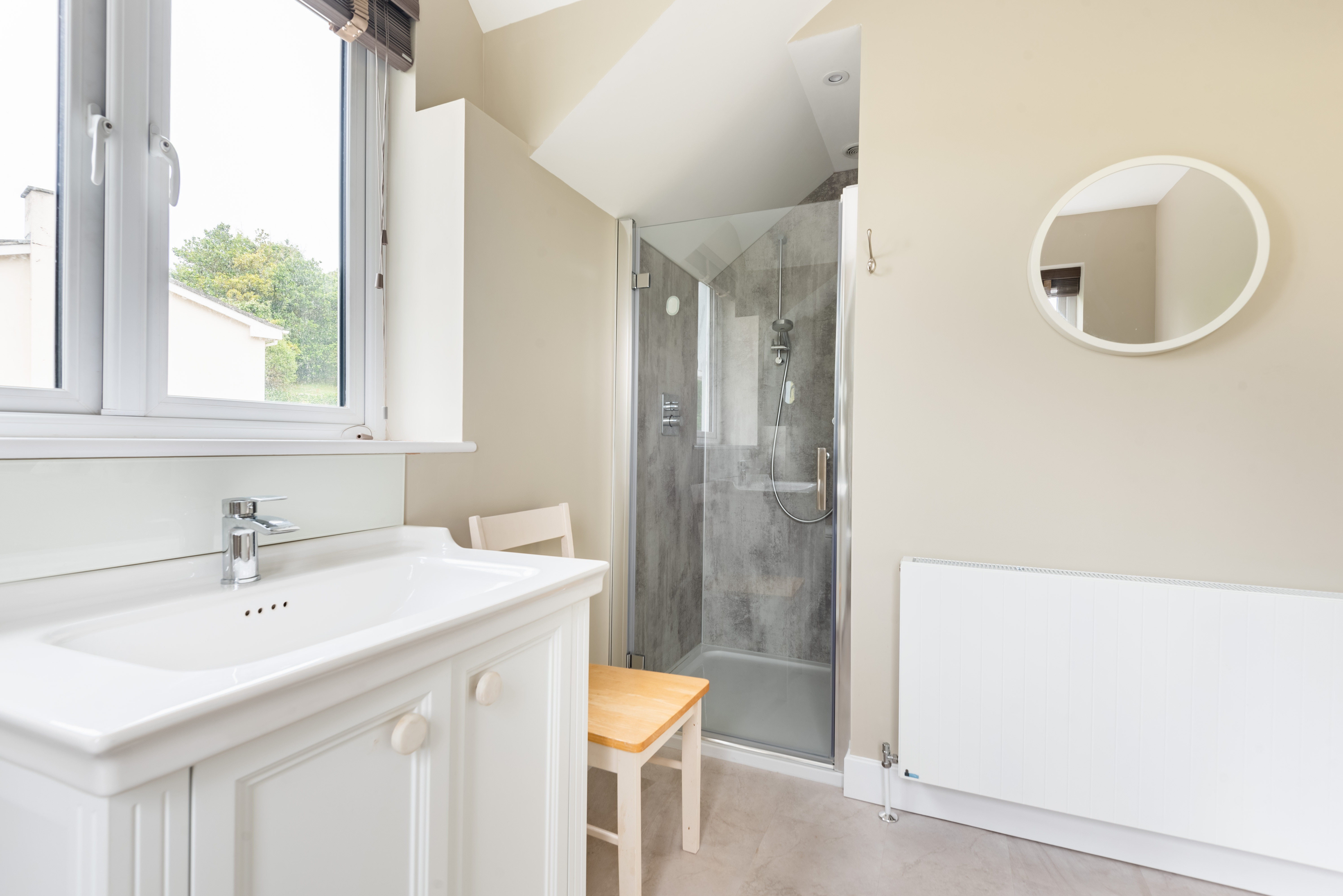 Another view of the master en suite bathroom with seperate shower enclosure.