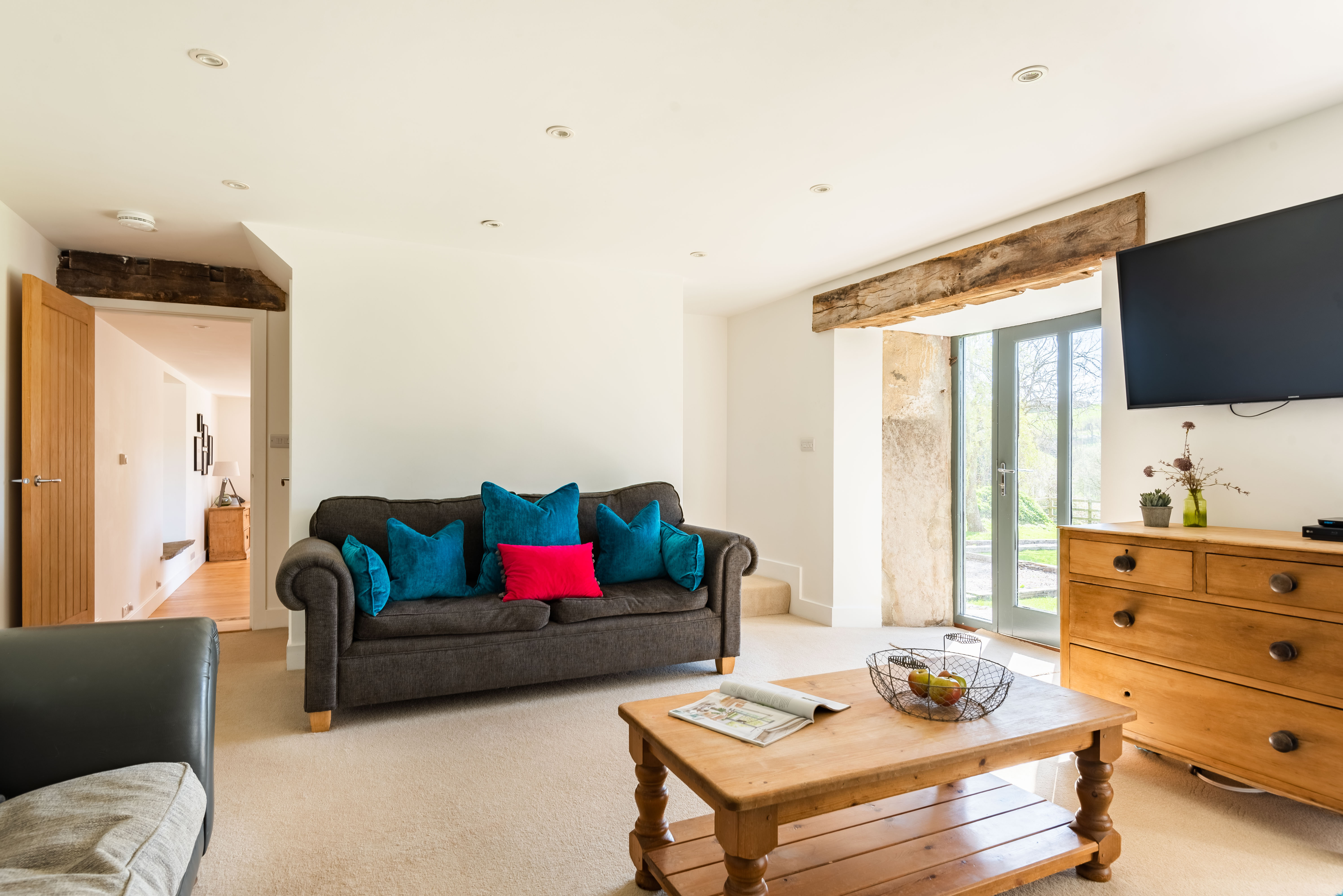 Another look at the lounge 