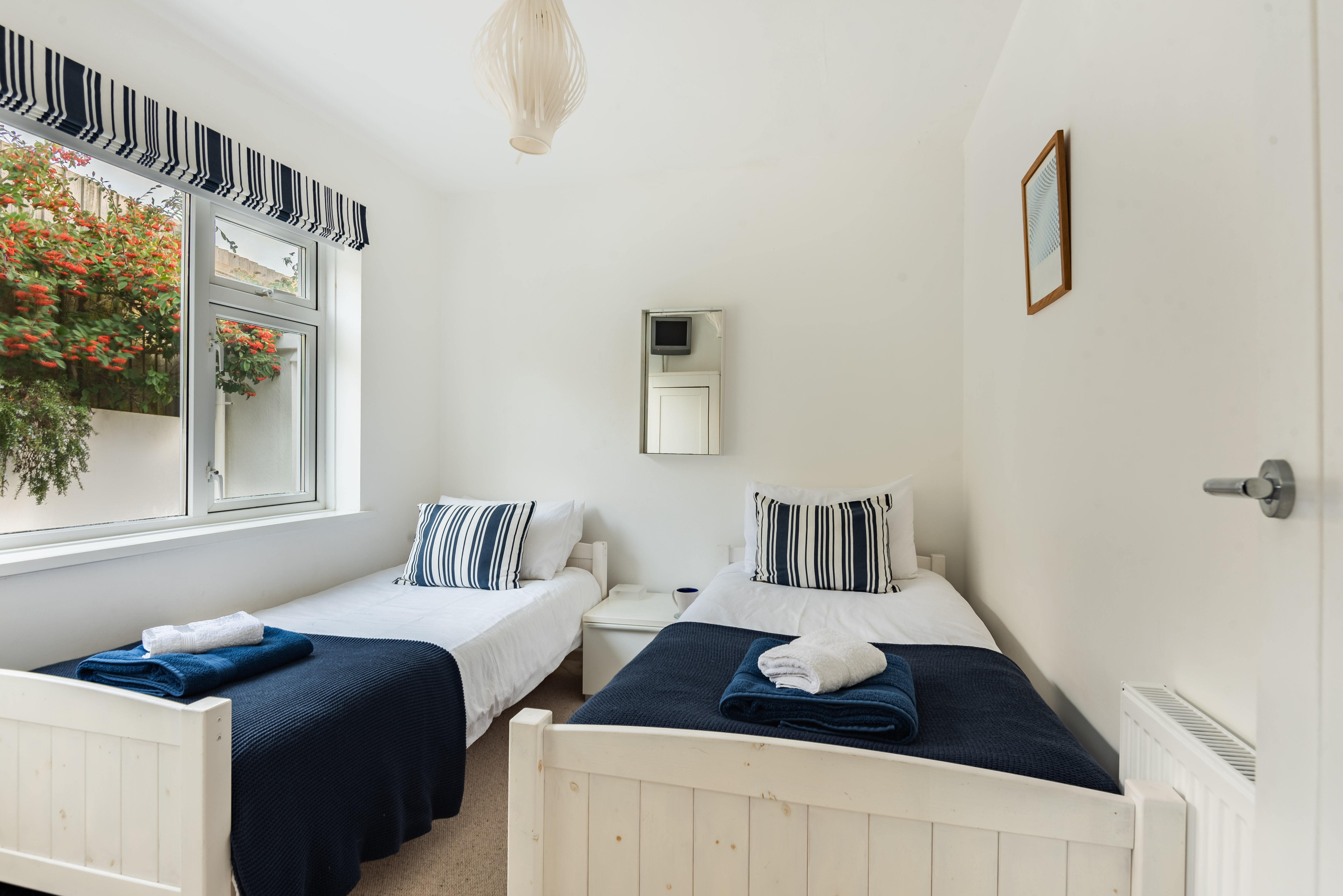 Twin bedroom 