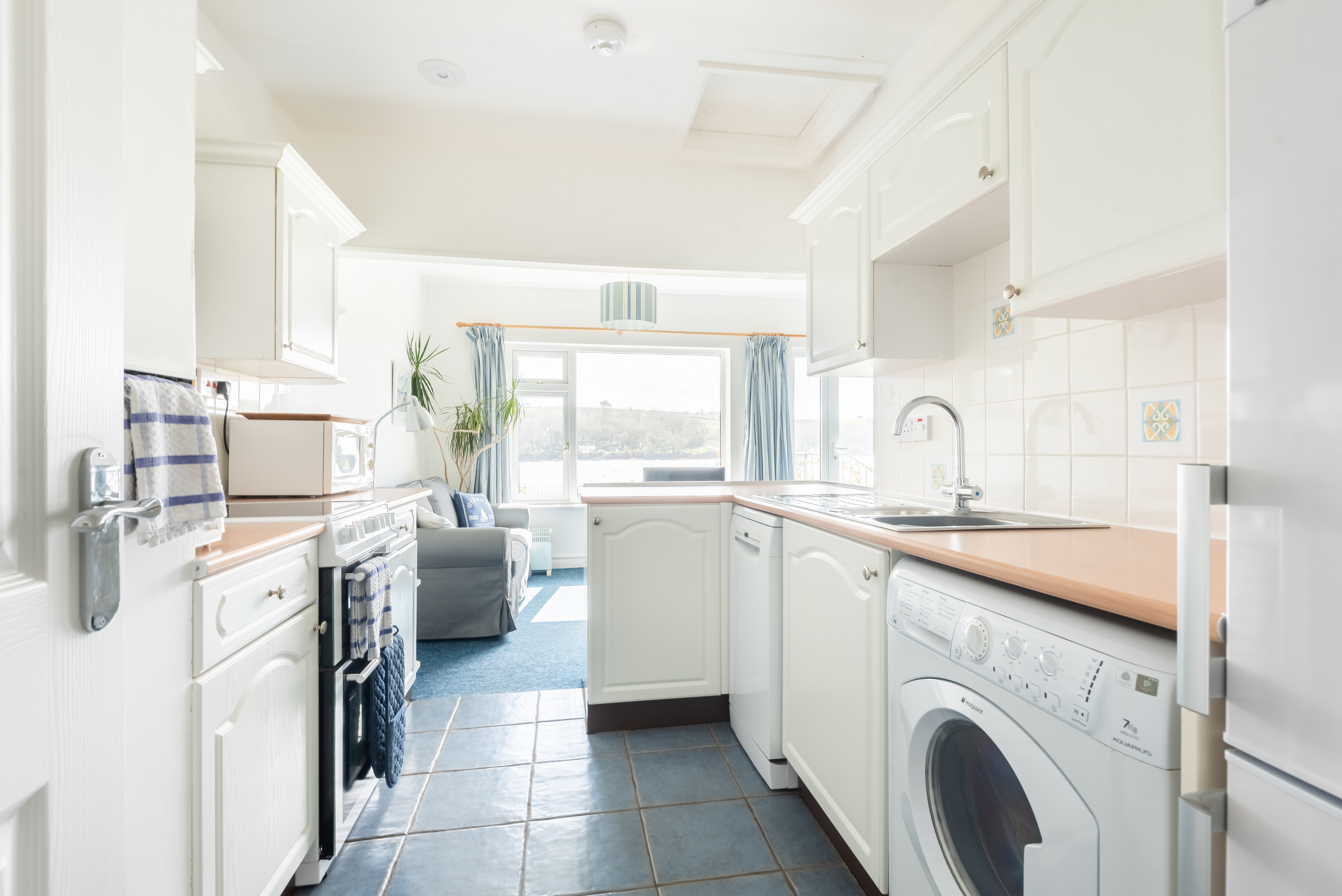 A fully equipped kitchen.