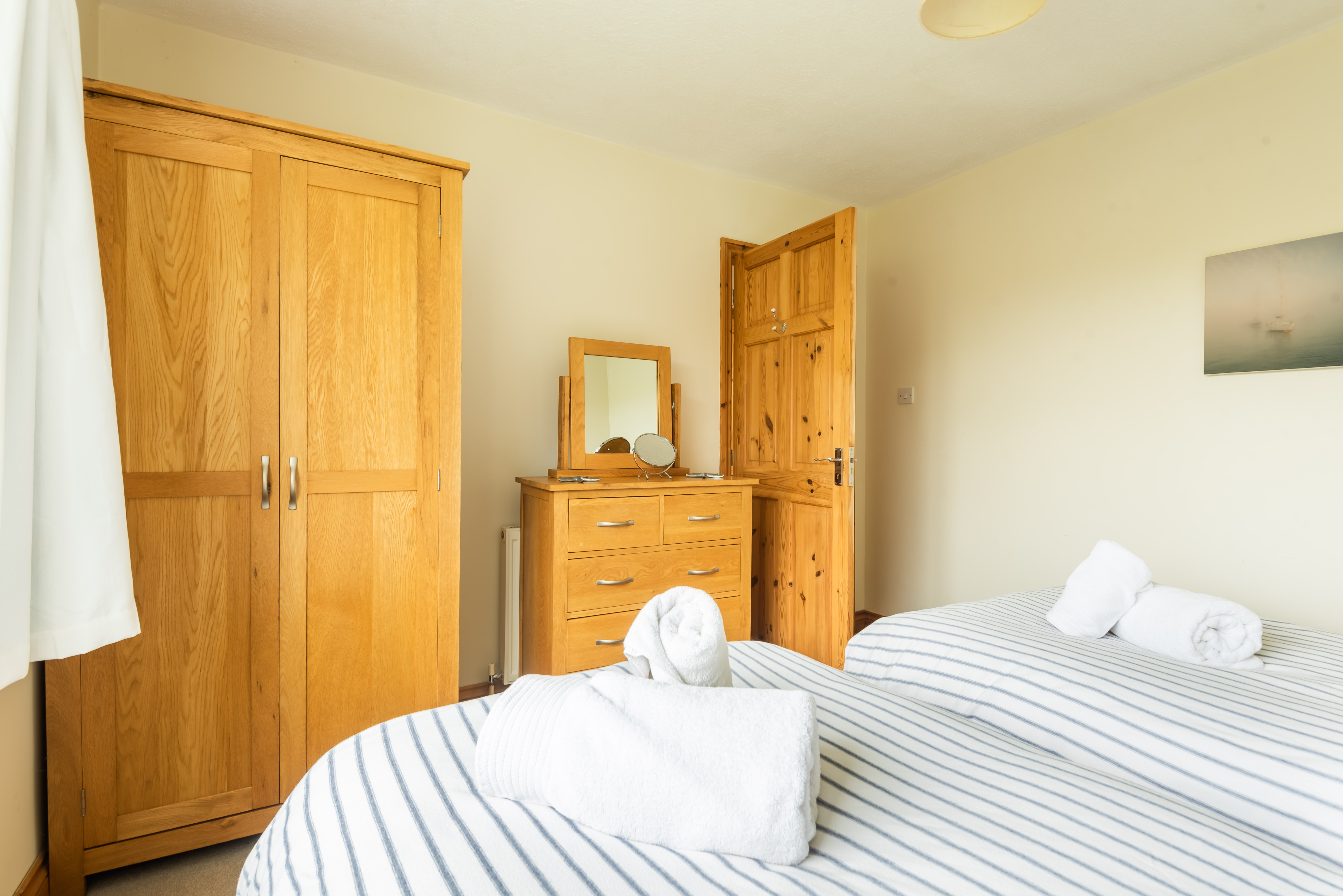 Bedroom 2: Twin beds or super king room