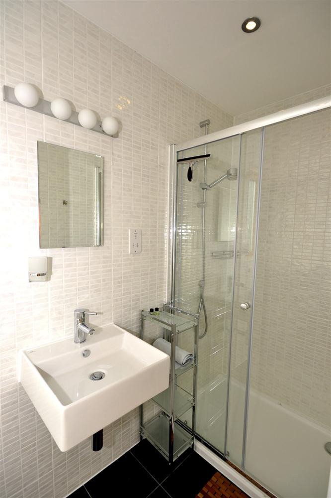 The twin bedroom en-suite