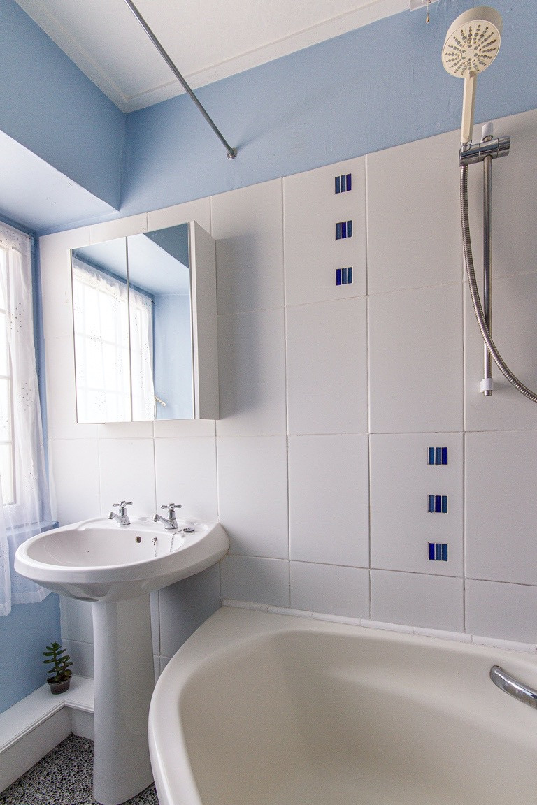 Main bathroom with corner shower and WC