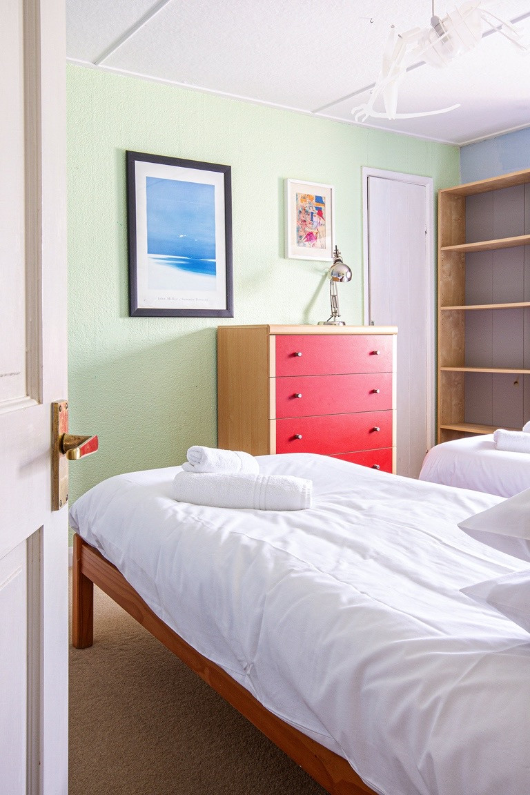 Twin Bedroom 